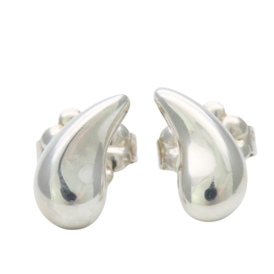 Tiffany & Co. Teardrop Earrings, Sterling Silver 925, Elsa Peretti Design, Women's.: --- Catalog ---Category: SizeSize (HxWxD): 9.90mm x 5.10mm / 0.39'' x 0.20''Category: DesignType: Stud earringsColor: SilverGender: WomenMaterial: Silver 925Category: GeneralBrand: Tiffany--- Item Lis