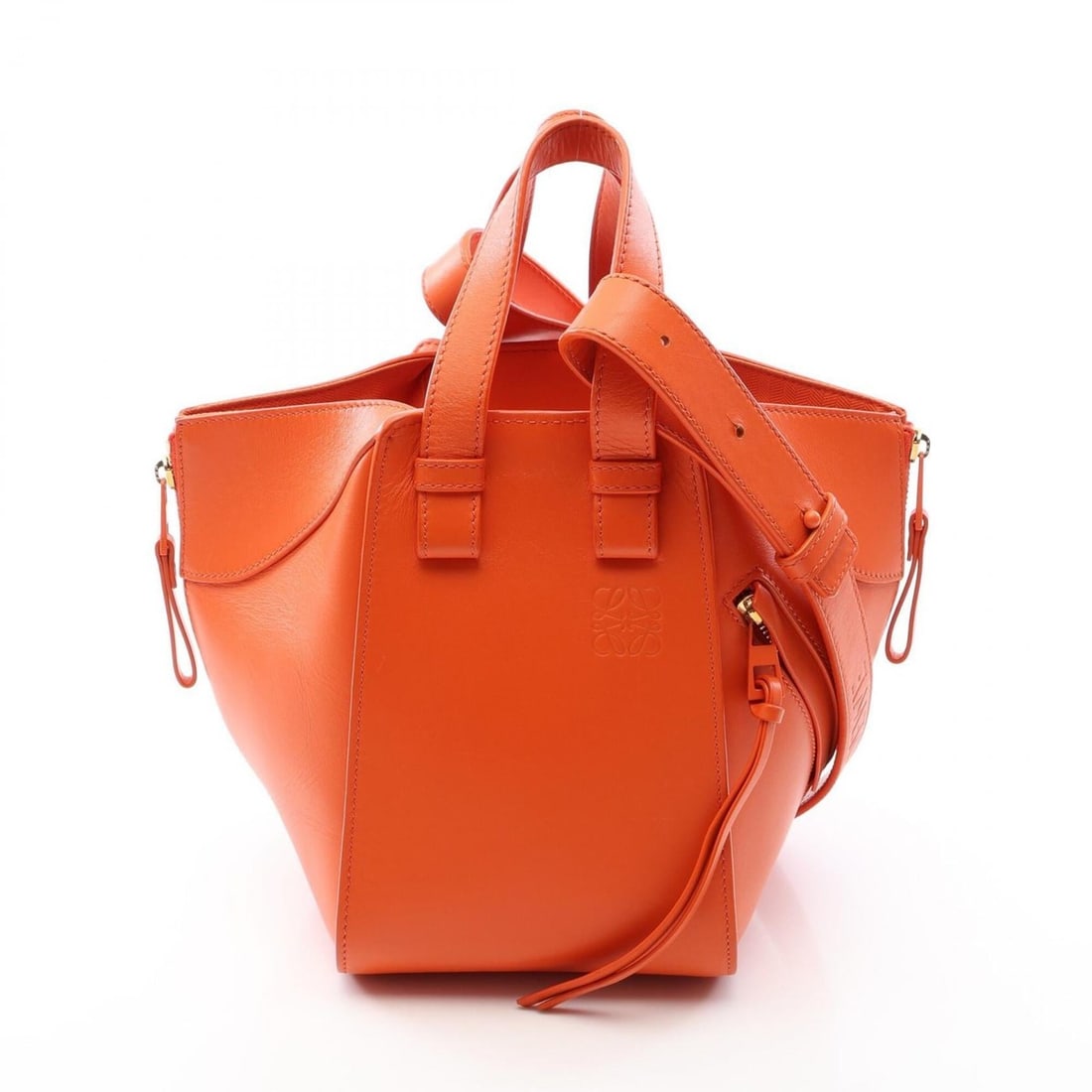 Loewe Hammock Compact 2-Way Handbag, Leather, Women's, Orange: --- Catalog ---Category: SizeSize (HxWxD): 20cm x 14cm x 18cm / 7.87'' x 5.51'' x 7.08''Category: DesignType: HandbagColor: OrangeGender: WomenMaterial: Leather Category: GeneralBrand: Loewe--- Item L