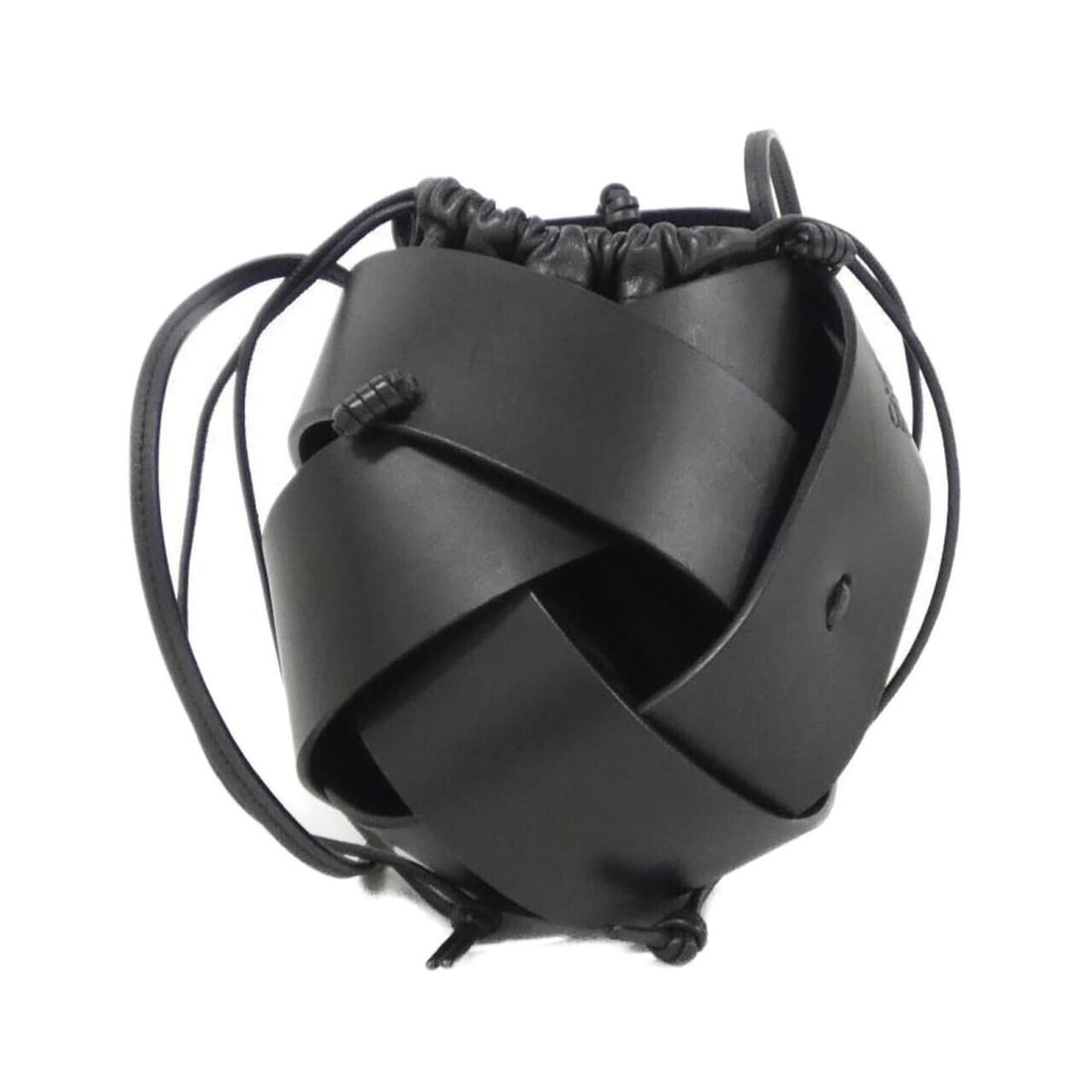 Loewe A630Z45X02 Shoulder Bag: --- Catalog ---Category: SizeSize (HxWxD): 16cm x 12cm x 11cm / 6.29'' x 4.72'' x 4.33''Category: DesignType: Shoulder bagColor: BlackGender: WomenMaterial: Leather Leather/Fur Type: CalfskinCategory:
