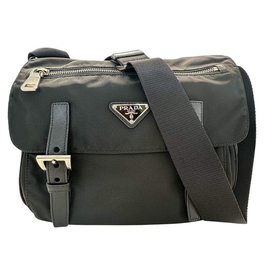Prada PRADA handbag for men, brand name shoulder bag, nylon, black, cross-body, black.: --- Catalog ---Category: SizeSize (HxWxD): 23cm x 26cm x 12cm / 9.05'' x 10.23'' x 4.72''Category: DesignType: Shoulder bagColor: BlackGender: MenMaterial: Nylon Category: GeneralBrand: PradaCountry o