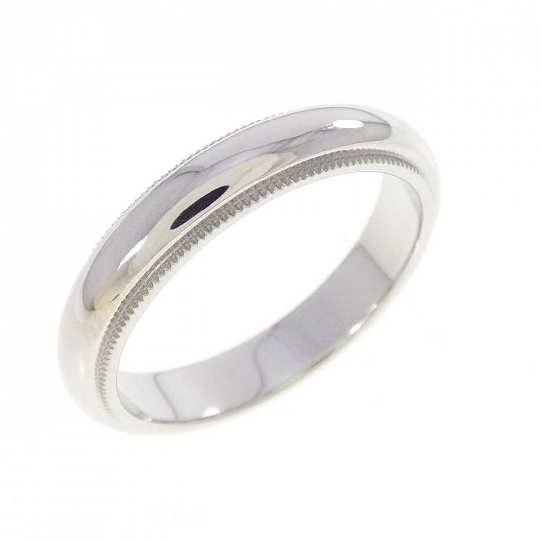 Tiffany & Co. Milgrain Ring: --- Catalog ---Category: SizeWidth: 3.9mm / 0.15''Weight: 7.9g / 0.27oz.JP Size: 15US Size: 7.5Category: DesignType: Band ringGender: WomenMaterial: Platinum 950Category: GeneralBrand: Tiffany--- Item