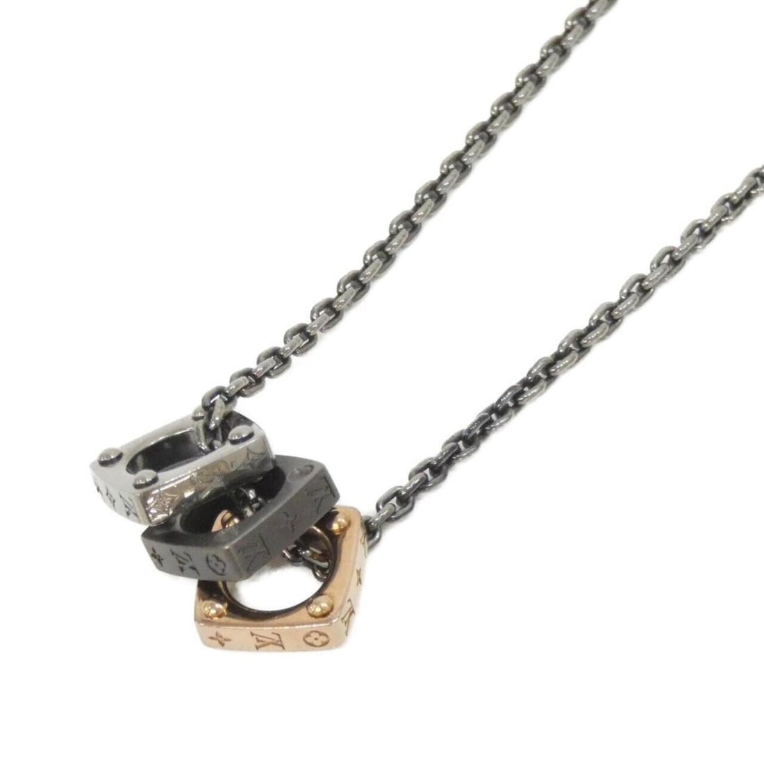 Louis Vuitton Monogram Bold Pendant Necklace M01191: --- Catalog ---Category: SizePendant Size: 15mm x 15mm / 0.59'' x 0.59''Neck Circumference: 48 cm - 58 cm / 18.89'' - 22.83''Category: DesignColor: Black, PinkGender: WomenMaterial: Stainless steelNec