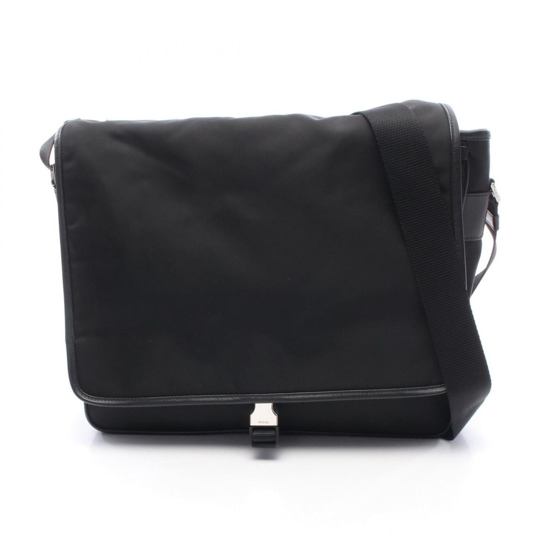 Prada messenger bag, shoulder handbag, nylon and leather, men's, black.: --- Catalog ---Category: SizeSize (HxWxD): 30cm x 36cm x 10cm / 11.81'' x 14.17'' x 3.93''Category: DesignType: Handbag, Messenger bag, Shoulder bagColor: BlackGender: MenMaterial: Nylon , Leather Cat