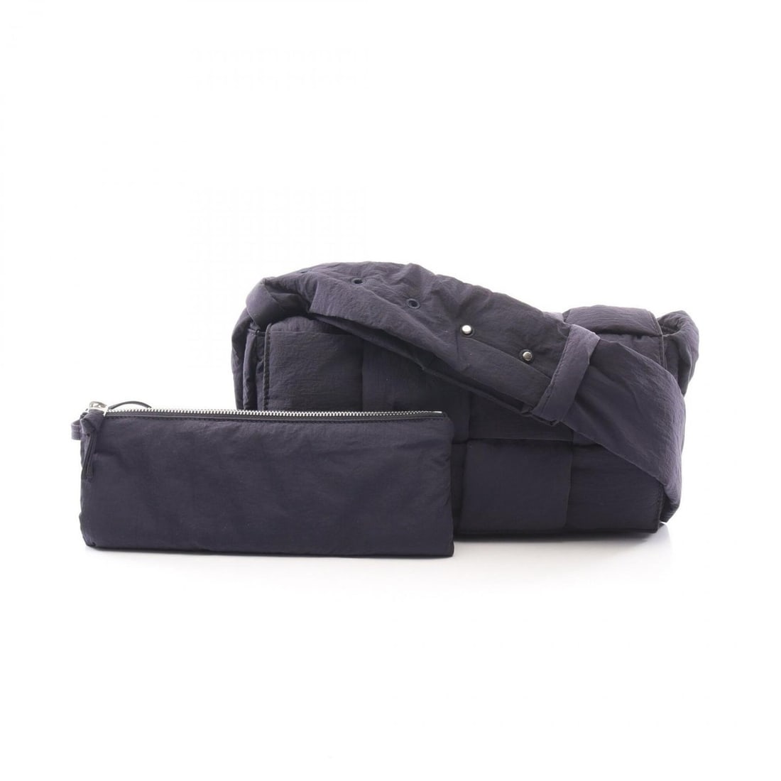 Bottega Veneta Padded Tech Cassette Shoulder Bag/Handbag, Nylon, Men's, Navy, 628951: --- Catalog ---Category: SizeSize (HxWxD): 18cm x 29cm x 7cm / 7.08'' x 11.41'' x 2.75''Category: DesignType: Handbag, Pouch, Shoulder bagColor: NavyGender: MenMaterial: Nylon Category: GeneralMPN: 62