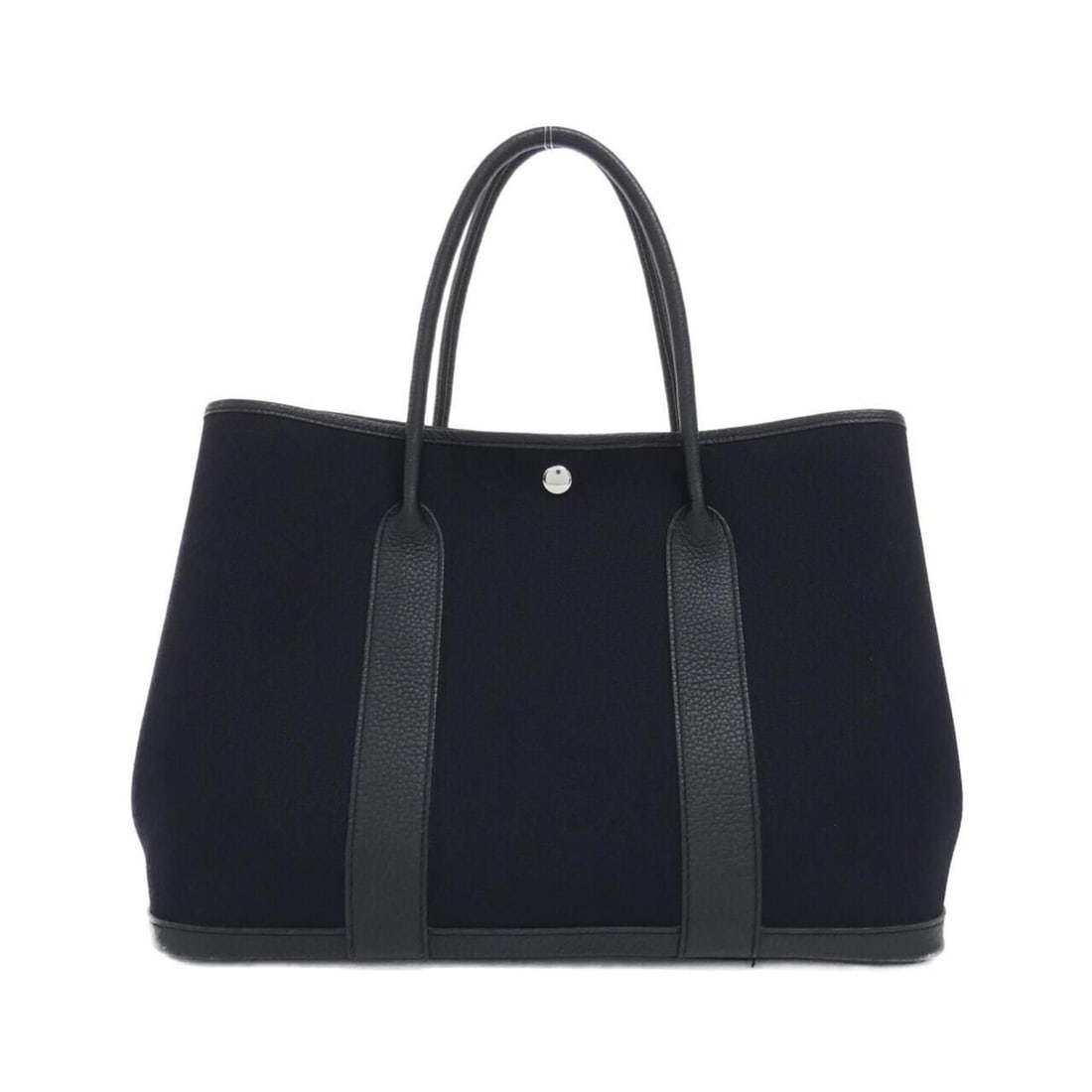 Hermes Garden Party 36cm 069576CK Handbag: --- Catalog ---Category: SizeSize (HxWxD): 26cm x 36cm x 18cm / 10.23'' x 14.17'' x 7.08''Category: DesignType: HandbagColor: BlackGender: Women,MenMaterial: Negonda leather Category: GeneralMPN: 0695