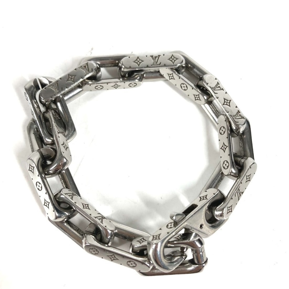 LOUIS VUITTON M00308 Bracelet Chain Monogram Bangle Accessory Metal Men's Silver: --- Catalog ---Category: SizeTotal Length: 19.5cm / 7.67''Category: DesignType: Charm braceletColor: SilverGender: MenMaterial: MetalCategory: GeneralLine: MonogramBrand: Louis Vuitton--- Item List --