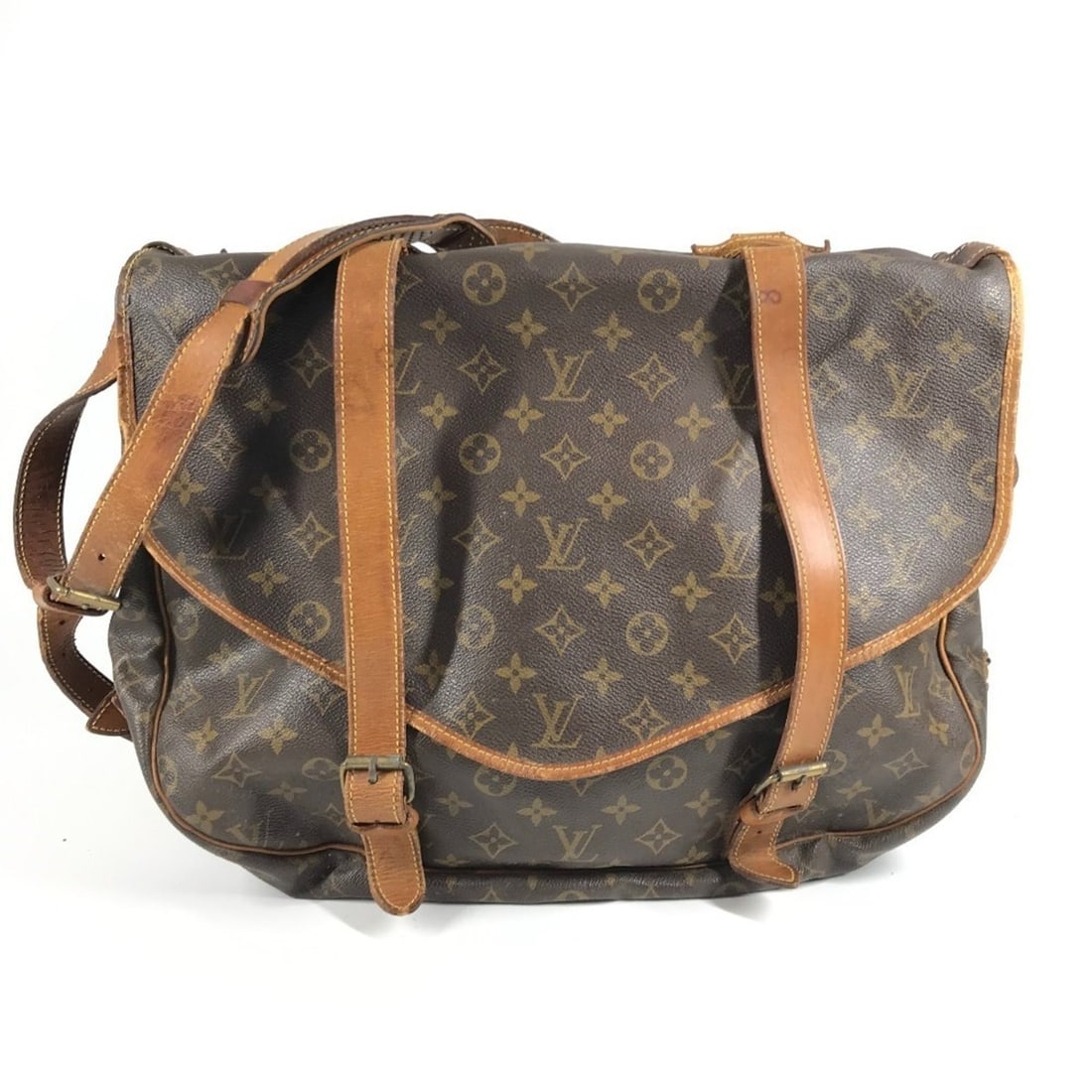 LOUIS VUITTON M42252 Monogram Saumur 43 Crossbody Flap Bag Shoulder Canvas Men's Women's Brown: --- Catalog ---Category: SizeSize (HxWxD): 32cm x 41cm x 11cm / 12.59'' x 16.14'' x 4.33''Category: DesignType: Shoulder bagColor: BrownGender: Men,Women,UnisexClosure: FlapMaterial: Monogram Category