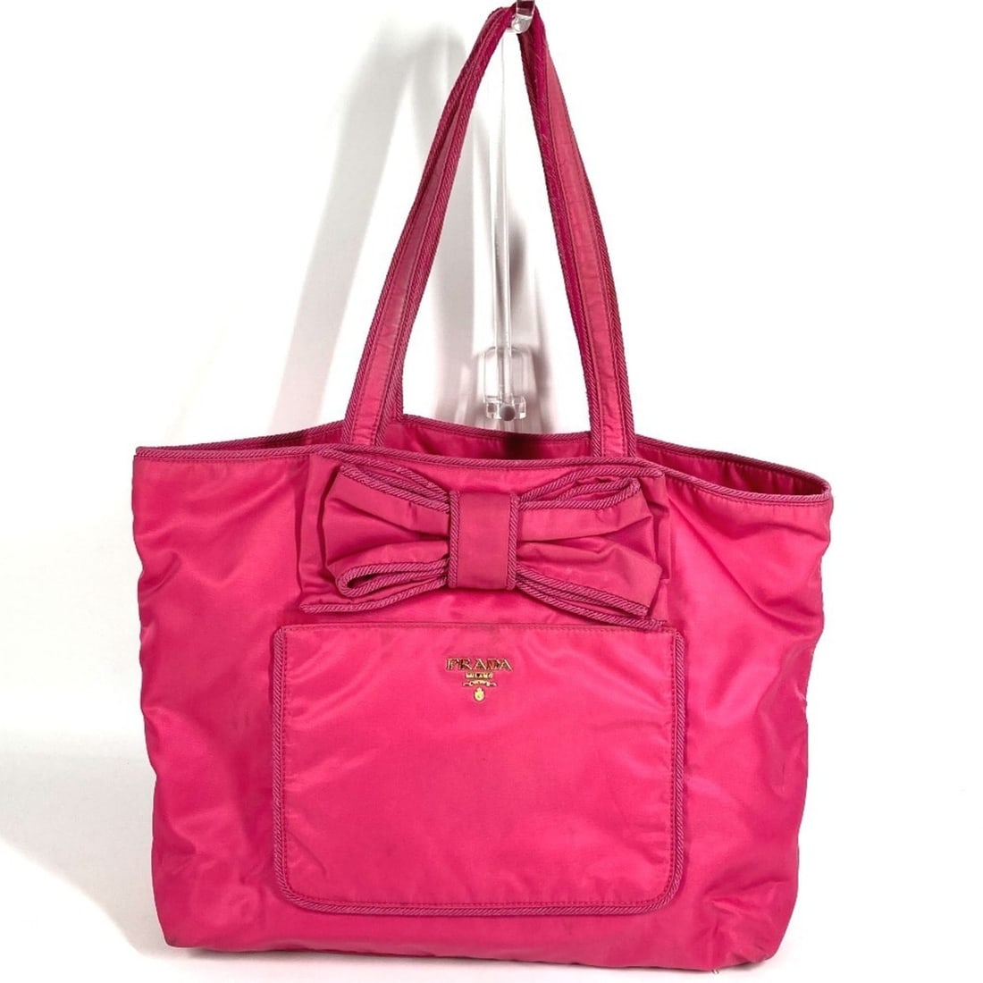 PRADA 1BG065 Triangle Logo Plate Ribbon Bag Shoulder Tote Nylon Women's Pink: --- Catalog ---Category: SizeSize (HxWxD): 29cm x 34cm x 15cm / 11.41'' x 13.38'' x 5.9''Category: DesignType: Shoulder bag, Tote bagColor: PinkGender: WomenMaterial: Nylon Category: GeneralBrand: Pra