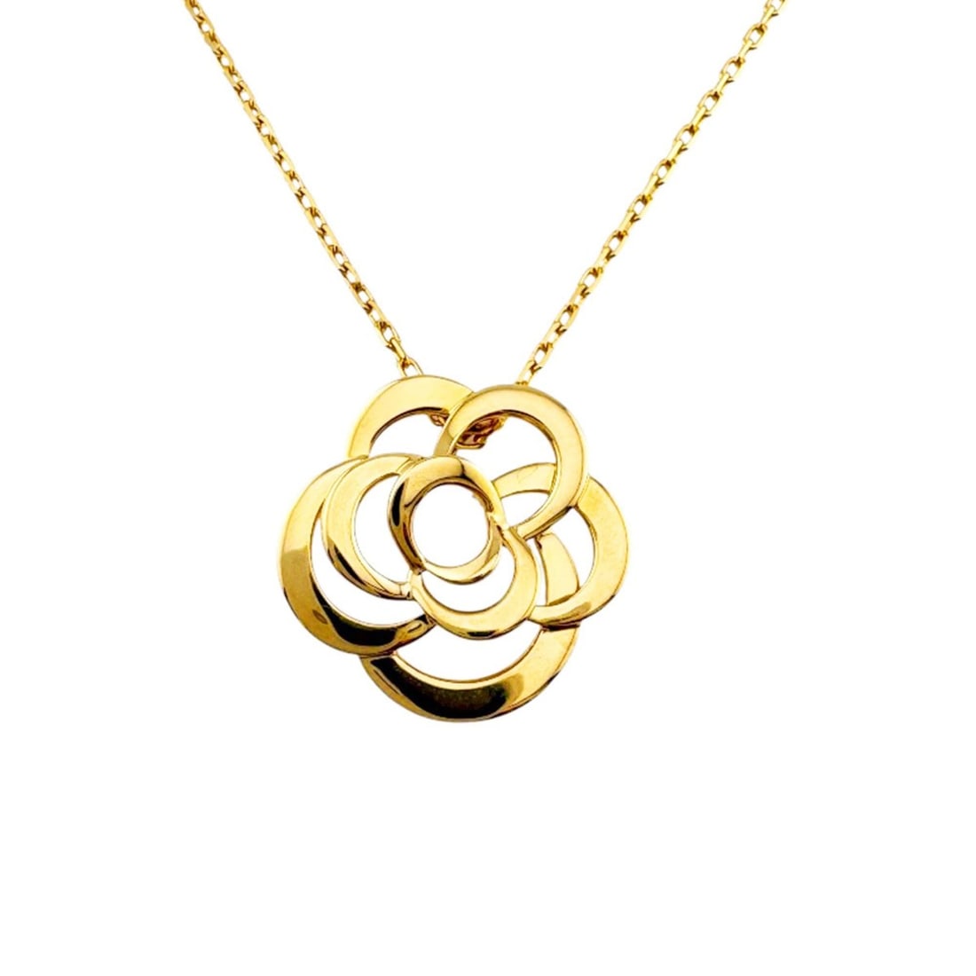 Chanel Camellia Necklace, 18K Yellow Gold, Women's CHANEL: --- Catalog ---Category: SizePendant Size: 19.5mm x 19.5mm / 0.76'' x 0.76''Neck Circumference: 41 cm / 16.14''Category: DesignColor: Yellow goldGender: WomenMaterial: Yellow gold (18K)Necklace Type: