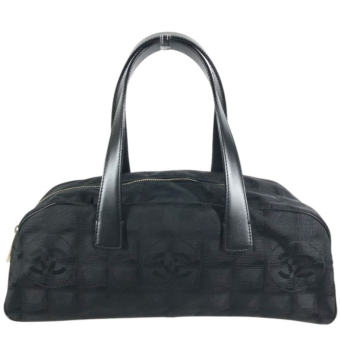 CHANEL A15828 New Travel Line Handbag, Logo Mini Nylon Jacquard Leather Boston Bag, Nylon, Women's,: --- Catalog ---Category: SizeSize (HxWxD): 13cm x 33cm x 11.5cm / 5.11'' x 12.99'' x 4.52''Handle Length: 42cm / 16.53''Category: DesignType: Boston bag, HandbagColor: BlackGender: WomenClosure: Zippe