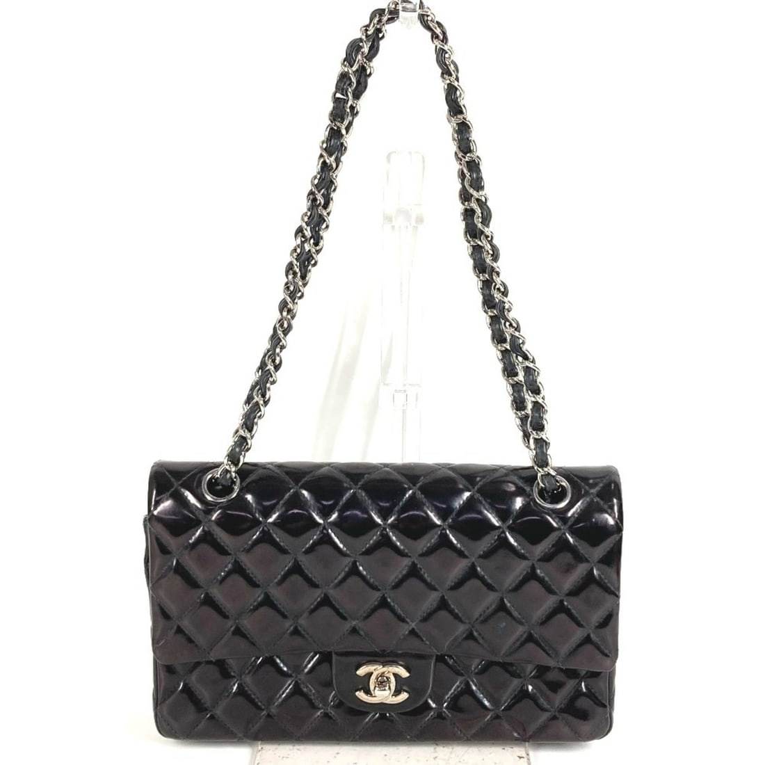 CHANEL Chanel Quilted CC Coco Mark Logo Matelassé 25 Bag, Flap, Crossbody, Double Chain, Chain: --- Catalog ---Category: SizeSize (HxWxD): 15cm x 25cm x 6cm / 5.9'' x 9.84'' x 2.36''Category: DesignType: Shoulder bagColor: BlackGender: WomenMaterial: Leather Leather/Fur Type: Enamel LeatherCateg