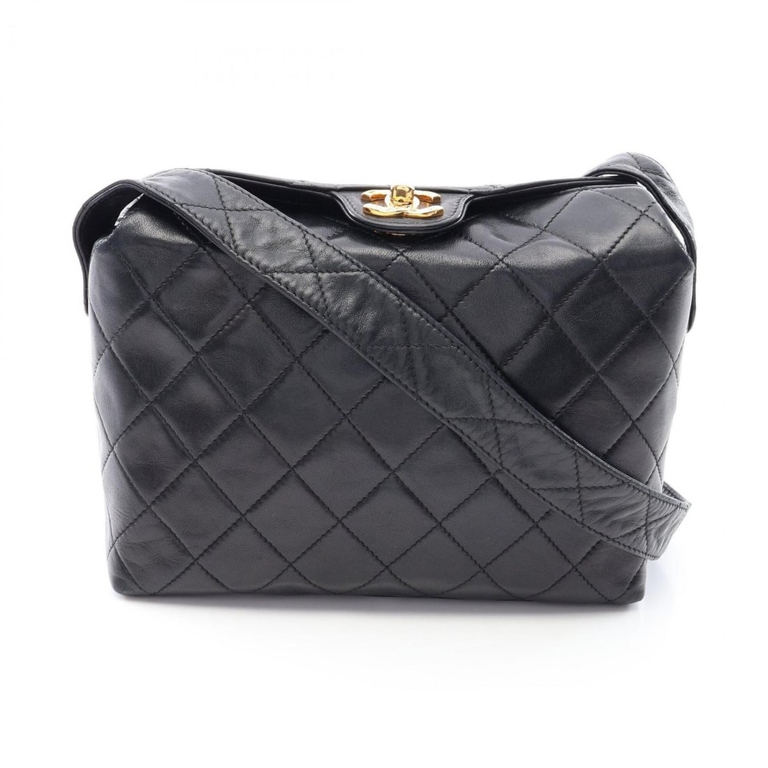Chanel Matelassé Shoulder Bag/Handbag, Lambskin Leather, Women's, Black: --- Catalog ---Category: SizeSize (HxWxD): 15cm x 21cm x 8cm / 5.9'' x 8.26'' x 3.14''Category: DesignType: Handbag, Shoulder bagColor: BlackGender: WomenMaterial: Leather Leather/Fur Type: LambskinCa