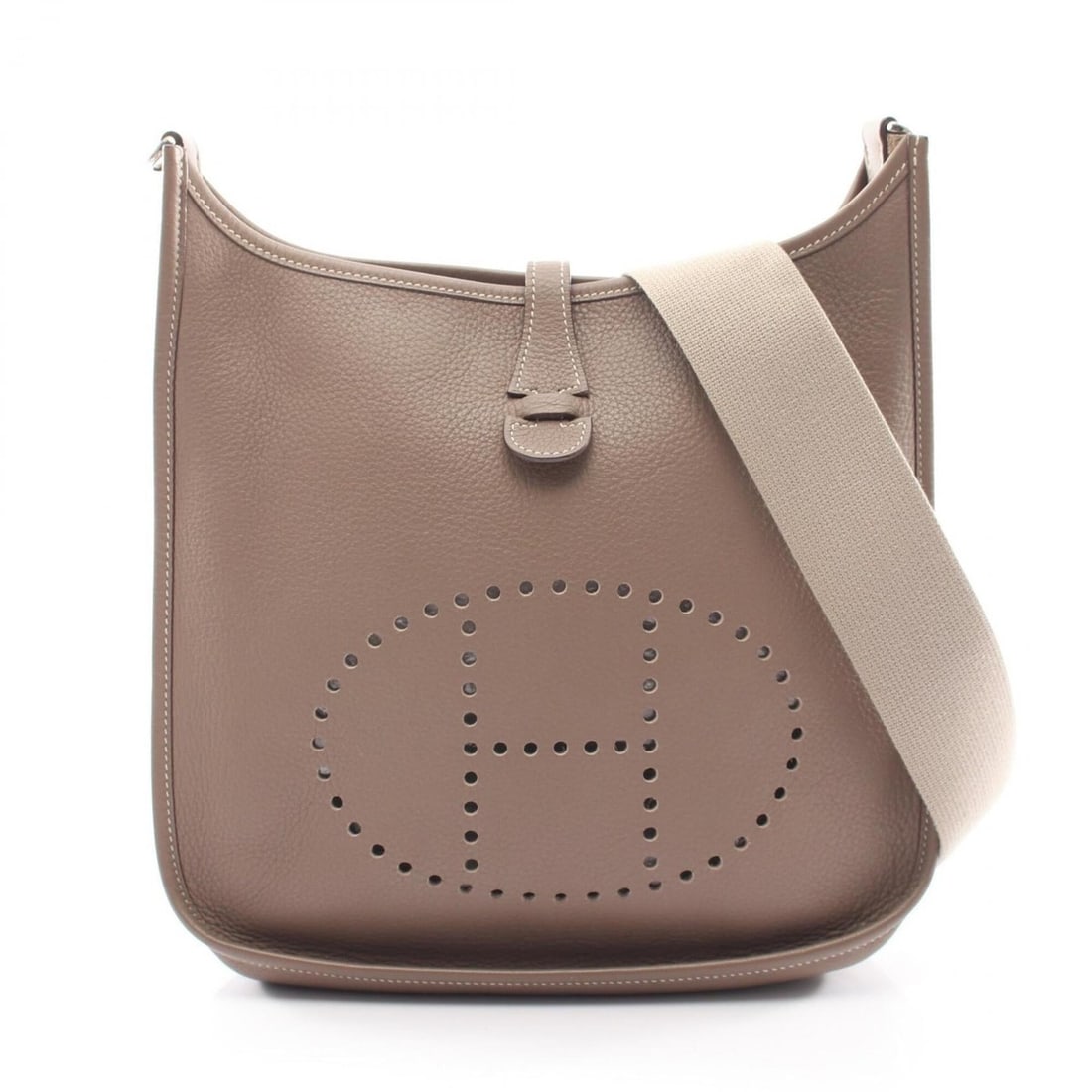 Hermes Evelyne 2 PM Shoulder Bag/Handbag, Taurillon Clemence Leather, Women's, Gray: --- Catalog ---Category: SizeSize (HxWxD): 27cm x 28cm x 8cm / 10.62'' x 11.02'' x 3.14''Category: DesignType: Handbag, Shoulder bagColor: Etoupe gray, GrayGender: WomenMaterial: Taurillon clemence le