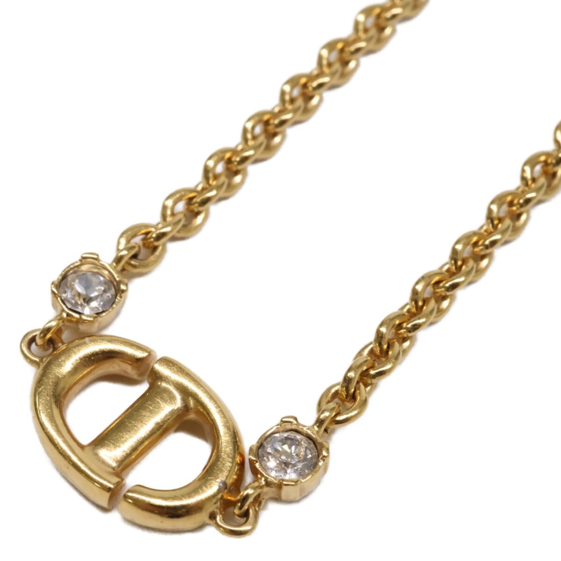 Christian Dior CD NAVY NECKLACE Signature Logo Metal Crystal Necklace Gold Women's: --- Catalog ---Category: SizePendant Size: 9mm x 13mm / 0.35'' x 0.51''Neck Circumference: 44 cm / 17.32''Category: DesignColor: GoldGender: WomenMaterial: MetalNecklace Type: NecklaceCategory: Genera