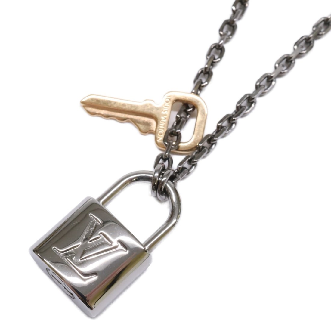 LOUIS VUITTON M01149 Valentine's Day Padlock Pendant Necklace, Gunmetal, Silver, Gold, Women's: --- Catalog ---Category: SizeNeck Circumference: 55.5 cm / 21.85''Category: DesignColor: Gold, Gunmetal, SilverGender: WomenMaterial: MetalNecklace Type: NecklaceCategory: GeneralBrand: Louis Vuitton-