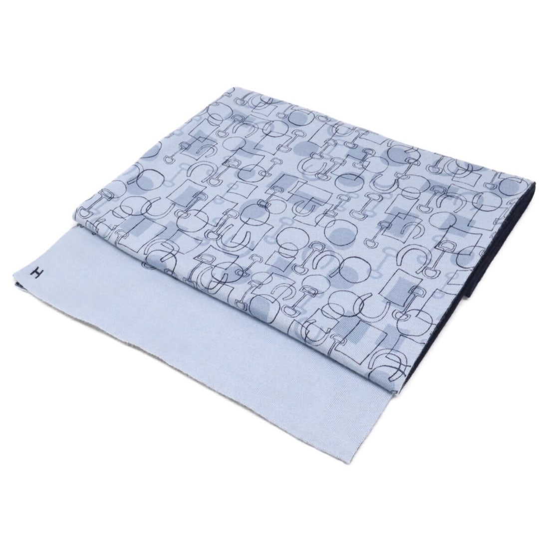 HERMES (Hermes) All-over print cashmere x silk stole/scarf, light blue navy, women's.: --- Catalog ---Category: SizeSize (LxW): 1.94m x 33cm / 76.37'' x 12.99''Category: DesignType: StoleColor: Light blue, NavyGender: WomenMaterial: Cashmere Category: GeneralBrand: Hermes--- Item List -