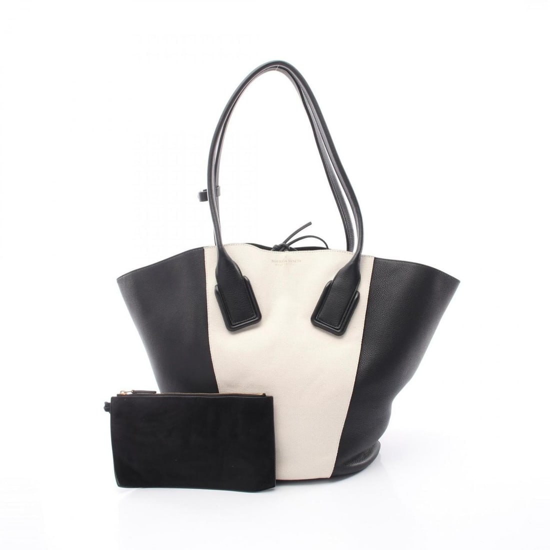 Bottega Veneta Basket Tote Medium Bag Handbag Canvas Leather Women's Ivory Black: --- Catalog ---Category: SizeSize (HxWxD): 33cm x 27cm x 20cm / 12.99'' x 10.62'' x 7.87''Category: DesignType: Handbag, Tote bagColor: Black, IvoryGender: WomenMaterial: Canvas , Leather Category: Ge