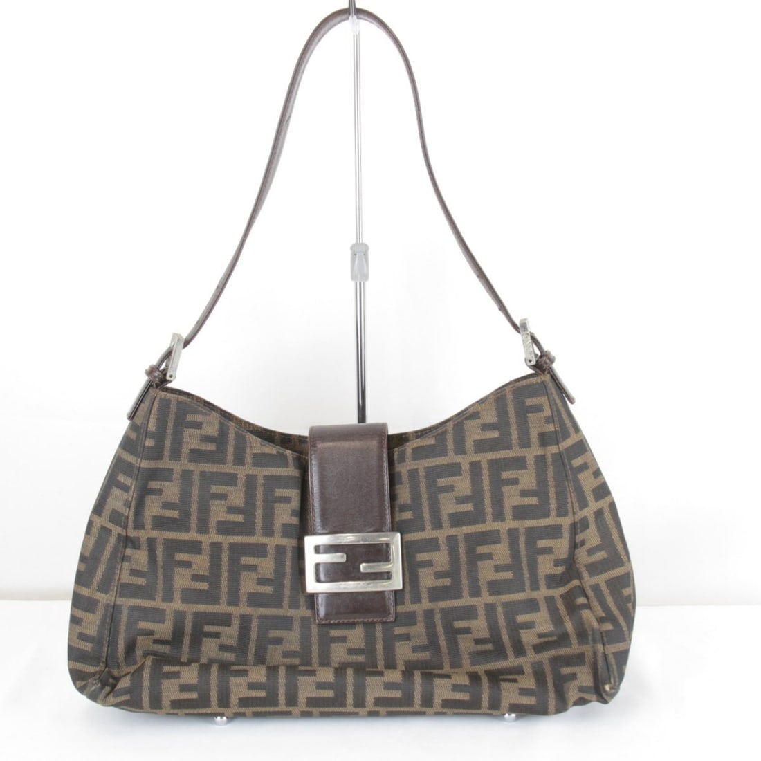 FENDI Zucca pattern Mamma Bucket Shoulder Bag, Canvas, Brown, Women's: --- Catalog ---Category: SizeSize (HxWxD): 19cm x 34cm x 8cm / 7.48'' x 13.38'' x 3.14''Category: DesignType: Shoulder bagColor: BrownGender: WomenMaterial: Zucca Category: GeneralBrand: Fendi--- Item