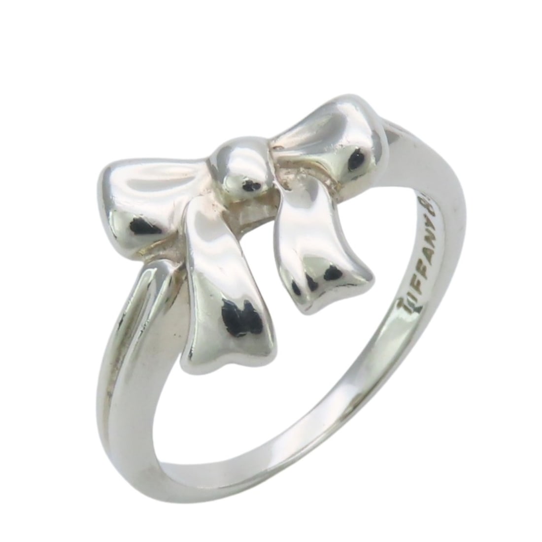 Tiffany & Co. Ribbon Ring, Sterling Silver 925, Women's.: --- Catalog ---Category: SizeJP Size: 9US Size: 5Category: DesignType: Band ringGender: WomenMaterial: Silver 925Category: GeneralBrand: Tiffany--- Item List ---Section: ConditionRanking: Rank AB Used