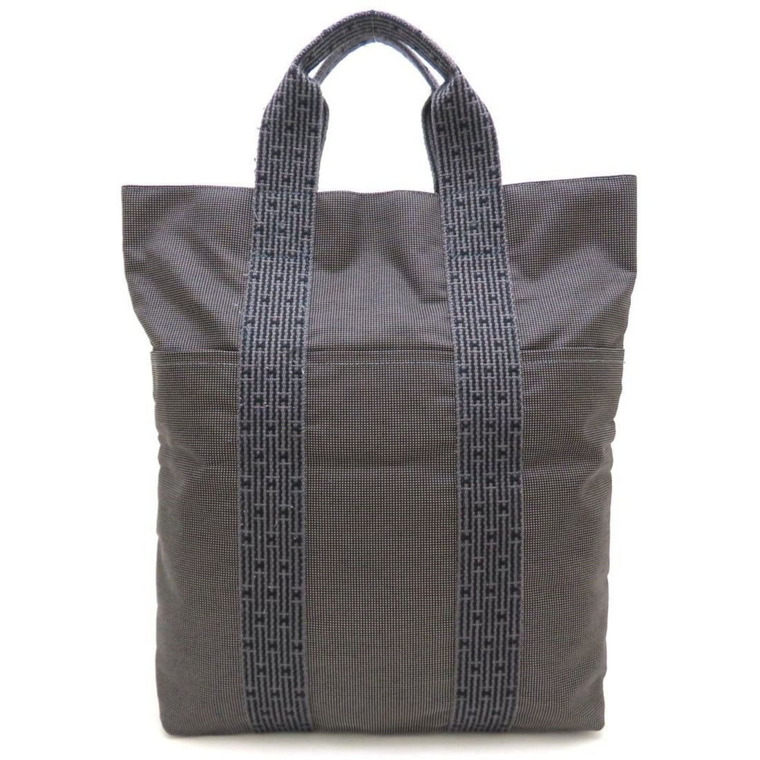 HERMES Hermes Herline Cabas Tote Handbag Nylon Canvas Gray Men's 353320: --- Catalog ---Category: SizeSize (HxWxD): 39cm x 36cm x 7cm / 15.35'' x 14.17'' x 2.75''Category: DesignType: HandbagColor: GrayGender: MenClosure: ZipperMaterial: Nylon canvas Category: GeneralLine: