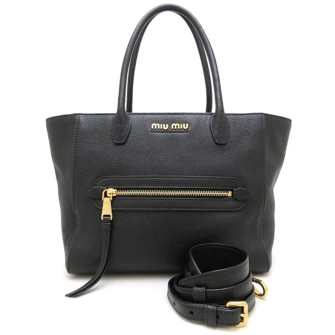 Miu Miu MIUMIU 5BG137 Handbag Leather NERO Black Outlet Women's 353334: --- Catalog ---Category: SizeSize (HxWxD): 21.5cm x 38cm x 16cm / 8.46'' x 14.96'' x 6.29''Strap Length: 116cm - 126cm / 45.66'' - 49.6''Category: DesignType: HandbagColor: BlackGender: WomenMaterial: