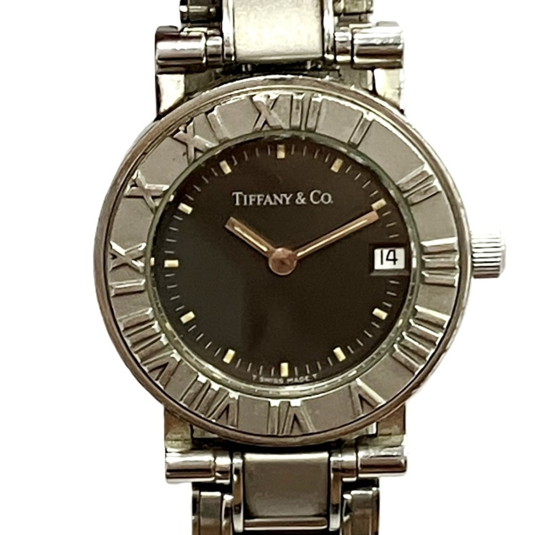 Tiffany & Co. Atlas watch, total weight 51.2g, stainless steel, quartz movement, black dial.: --- Catalog ---Category: SizeWrist Size: 15cm / 5.9''Case Diameter: 24.6mm / 0.97''Category: DesignType: WristwatchGender: Men,WomenColor (Dial): BlackMaterial (Band): Stainless steelMaterial (Case): 