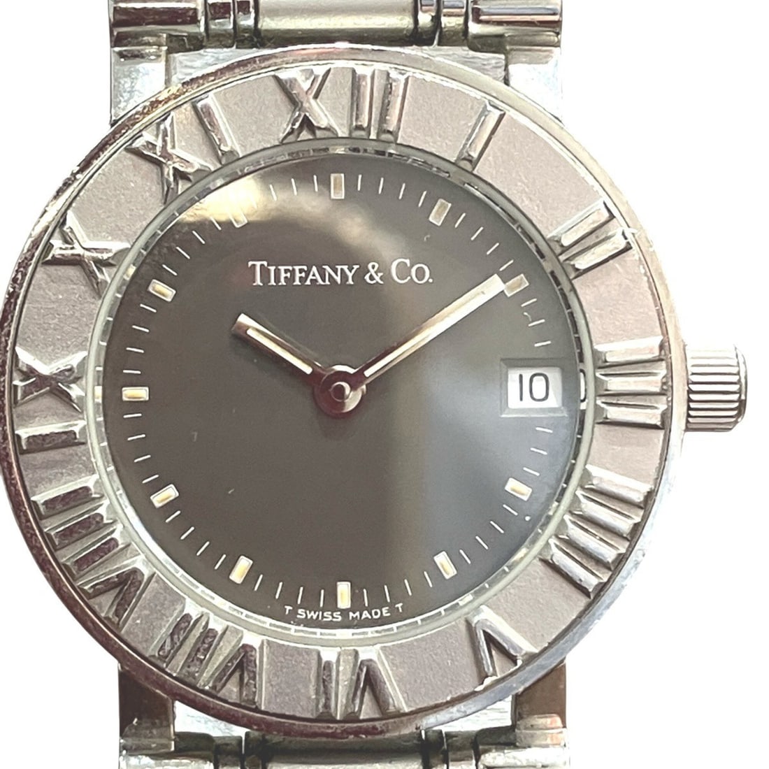 Tiffany & Co. Atlas watch, total weight 53.6g, stainless steel, quartz movement, black dial.: --- Catalog ---Category: SizeWrist Size: 15cm / 5.9''Case Diameter: 25mm / 0.98''Category: DesignType: WristwatchGender: Men,WomenColor (Dial): BlackMaterial (Band): Stainless steelMaterial (Case): St