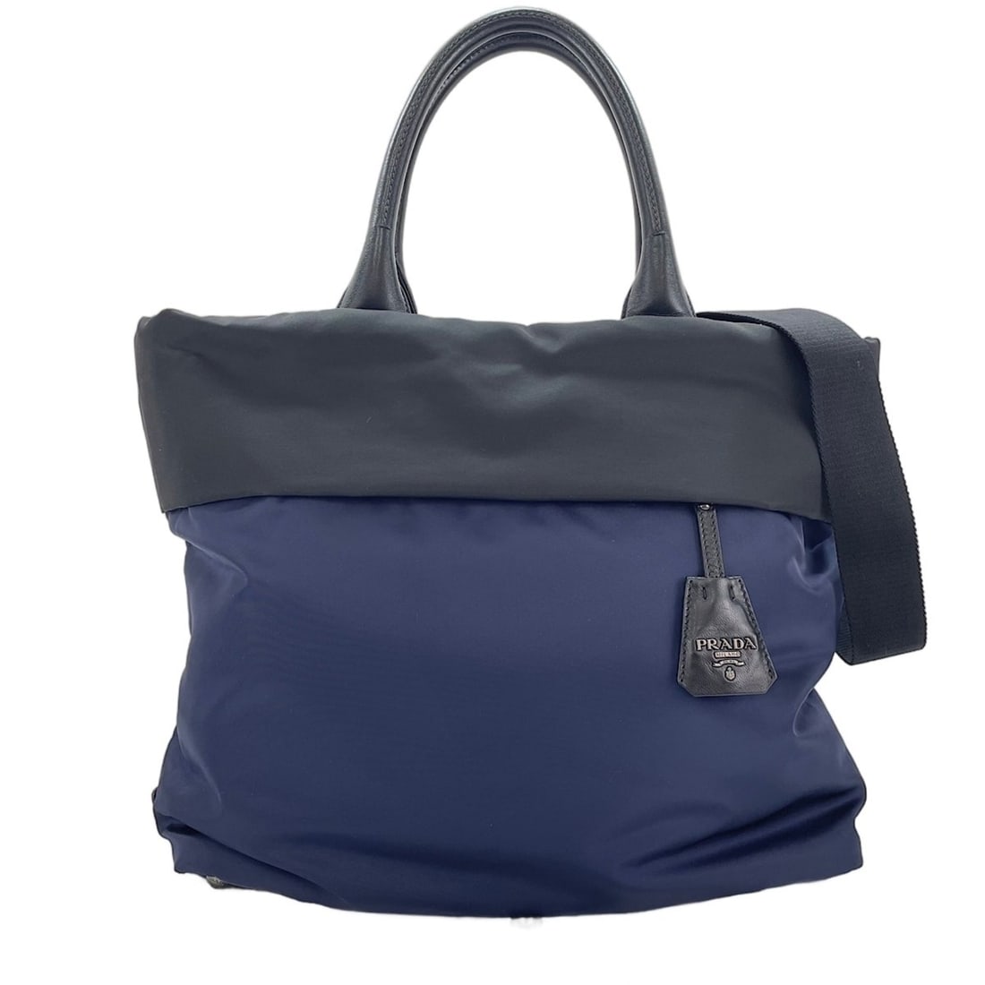 Prada 2-way tote bag, navy: --- Catalog ---Category: SizeHandle Drop: 17.00cm / 6.69''Size (HxWxD): 33cm x 35cm x 16.5cm / 12.99'' x 13.77'' x 6.49''Category: DesignType: Tote bagColor: NavyGender: WomenCategory: GeneralBrand: P