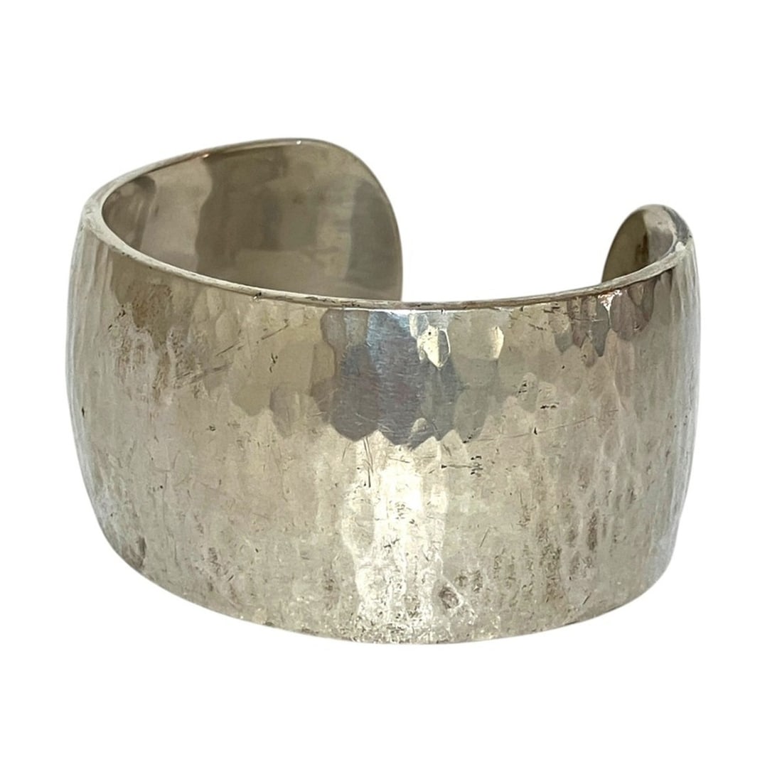 HERMES Vintage Hammered Bangle Wide Cuff Bracelet Ag925 Silver Men's Women's: --- Catalog ---Category: SizeLength: 16cm / 6.29''Category: DesignType: BangleColor: SilverGender: Men,WomenMaterial: Silver 925Category: GeneralBrand: Hermes--- Item List ---Section: ConditionRanking