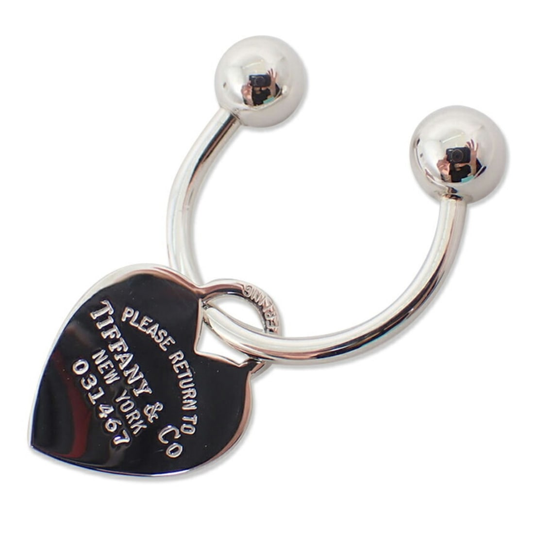 TIFFANY & Co. 925 Return to Tiffany Heart Tag Keyring: --- Catalog ---Category: SizeSize (HxWxD): 3.08cm x 3.12cm / 1.21'' x 1.22''Category: DesignType: KeyringGender: WomenMaterial: Sterling silver 925Pattern (Charm): HeartsCategory: GeneralBrand: Tiffan