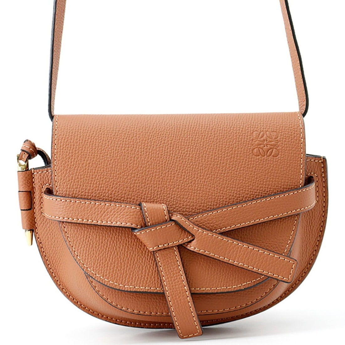 Loewe Shoulder Bag Gate Dual Mini Leather A650N46X02 LOEWE Brown Handbag: --- Catalog ---Category: SizeSize (HxWxD): 14cm x 20cm x 10cm / 5.51'' x 7.87'' x 3.93''Category: DesignType: Shoulder bagColor: BrownGender: WomenMaterial: Leather Category: GeneralBrand: LoeweCountr
