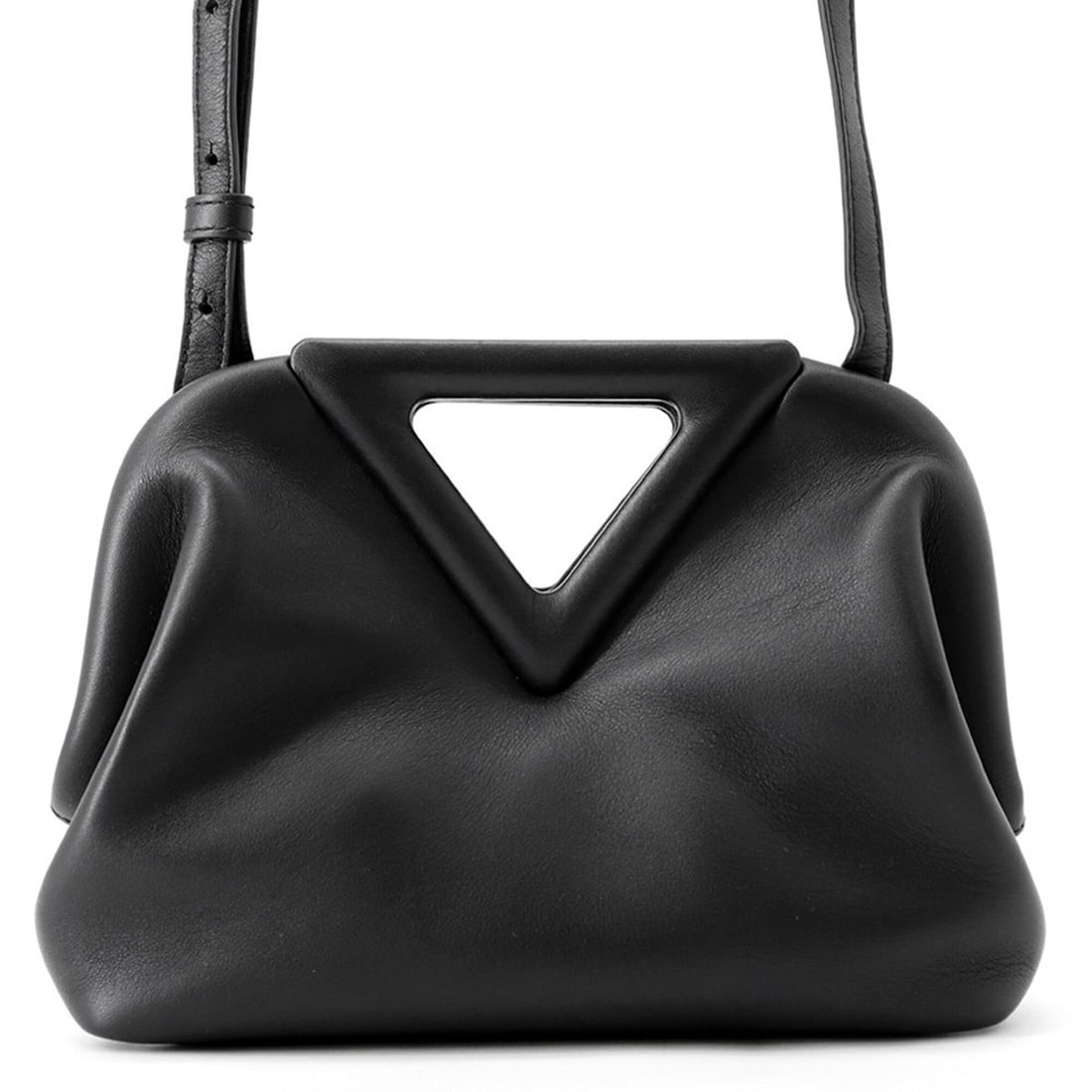 Bottega Veneta Shoulder Bag Point Small Leather 658476 BOTTEGA VENETA Black Handbag: --- Catalog ---Category: SizeSize (HxWxD): 15cm x 22cm x 8cm / 5.9'' x 8.66'' x 3.14''Category: DesignType: Shoulder bagColor: BlackGender: WomenMaterial: Leather Category: GeneralBrand: Bottega Venet