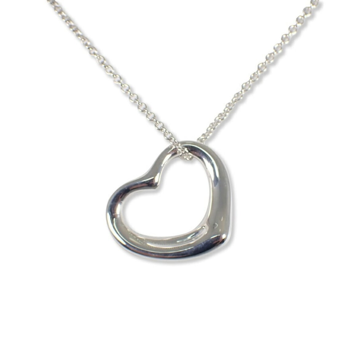 TIFFANY & Co. 925 Heart Pendant Necklace: --- Catalog ---Category: SizePendant Size: 18.7mm x 21.9mm / 0.73'' x 0.86''Neck Circumference: 41.5 cm / 16.33''Category: DesignGender: WomenMaterial: Sterling silver 925Necklace Type: Pendant neckla