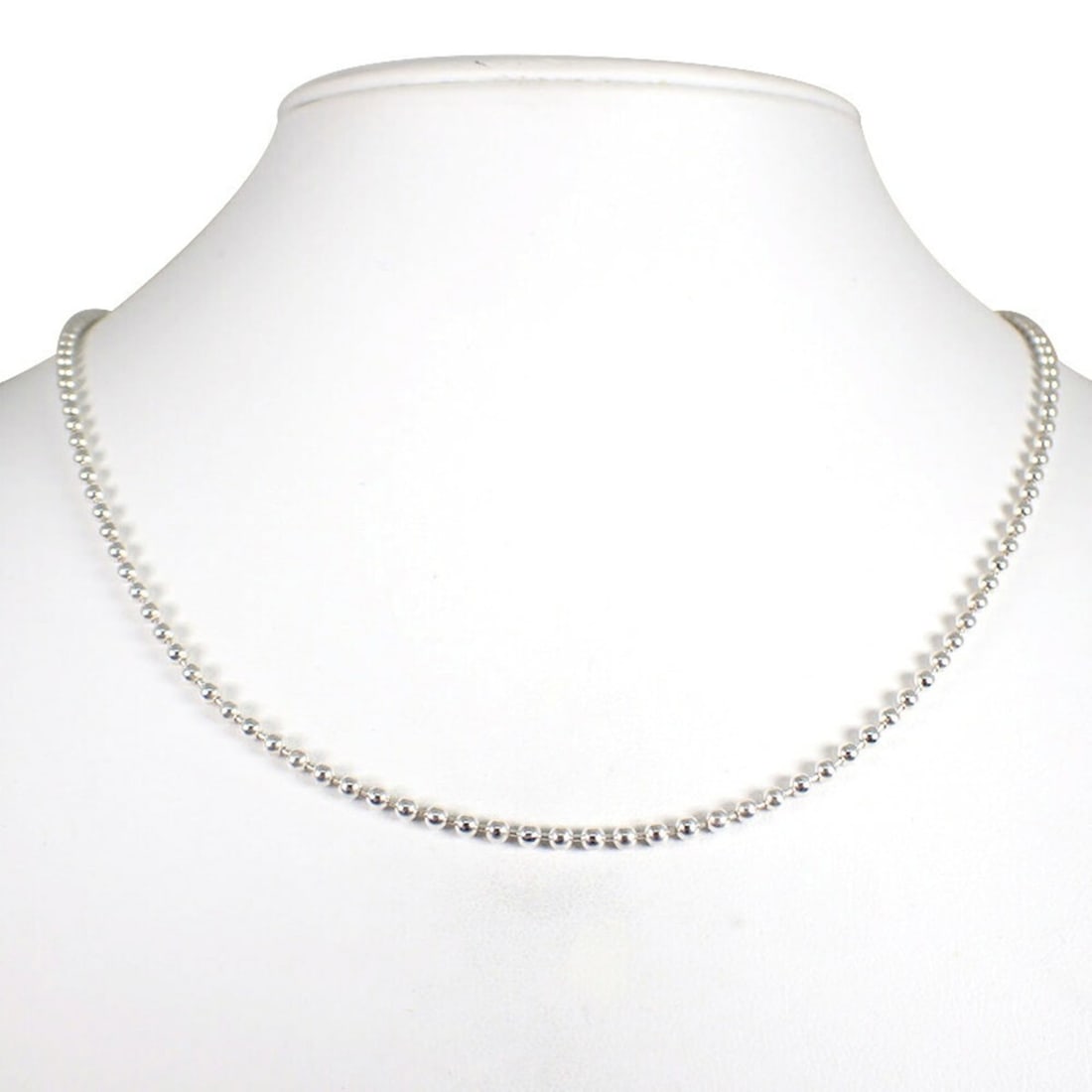 TIFFANY & Co. 925 Ball Chain Necklace, 60.5cm: --- Catalog ---Category: SizeNeck Circumference: 60.5 cm / 23.81''Category: DesignGender: Women,MenMaterial: Sterling silver 925Necklace Type: NecklaceCategory: GeneralBrand: Tiffany--- Item List ---S