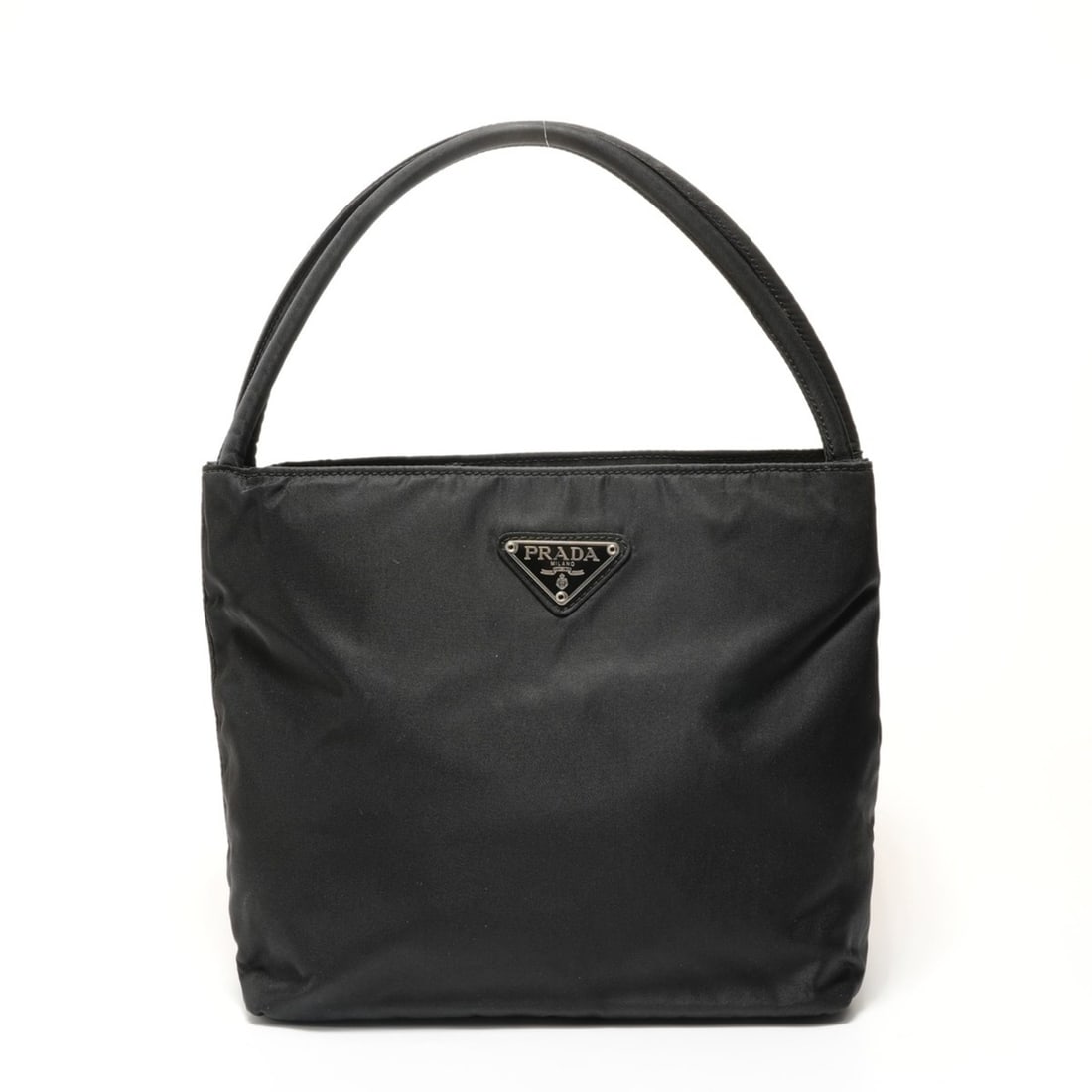 Prada one-shoulder nylon handbag, black: --- Catalog ---Category: SizeSize (HxWxD): 22cm x 25cm x 7cm / 8.66'' x 9.84'' x 2.75''Category: DesignType: HandbagColor: Black, BrownGender: WomenMaterial: Nylon Category: GeneralBrand: PradaCountry