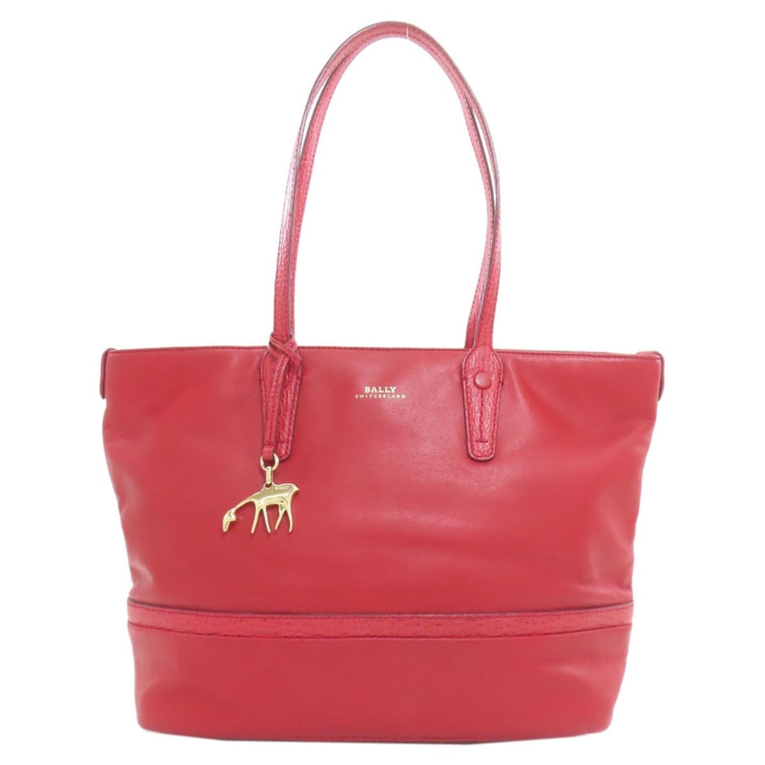 Bally Logo Tote Bag Leather Women's BALLY: --- Catalog ---Category: SizeSize (HxWxD): 24.5cm x 36.5cm x 11.5cm / 9.64'' x 14.37'' x 4.52''Handle Length: 49cm / 19.29''Category: DesignType: Tote bagColor: Red colorGender: WomenMaterial: Leather