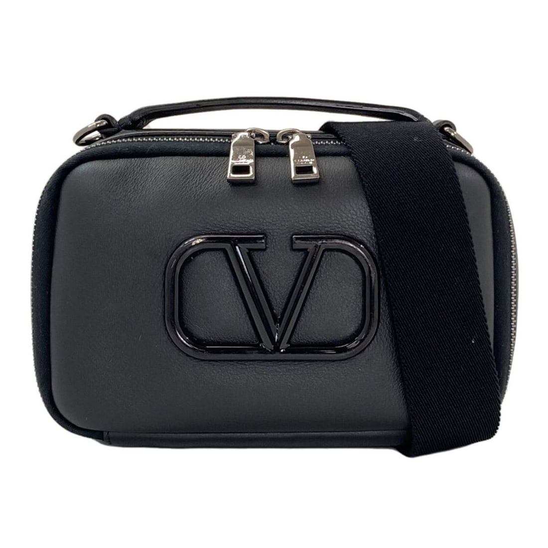Valentino V-logo 2-way handbag, calfskin, women's.: --- Catalog ---Category: SizeSize (HxWxD): 12cm x 20cm x 5cm / 4.72'' x 7.87'' x 1.96''Strap Length: 82cm - 132cm / 32.28'' - 51.96''Handle Length: 13cm / 5.11''Category: DesignType: HandbagColor: Bla