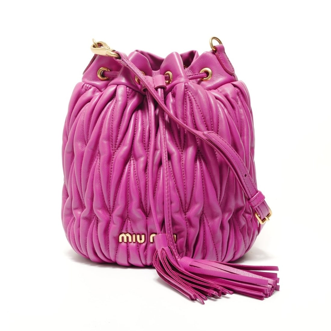 Miu Miu Miu Matelassé Drawstring Leather Shoulder Bag, Purple: --- Catalog ---Category: SizeSize (HxWxD): 21cm x 18cm x 9cm / 8.26'' x 7.08'' x 3.54''Category: DesignType: Shoulder bagColor: PurpleGender: WomenCategory: GeneralBrand: Miu MiuCountry of Origin: Ita
