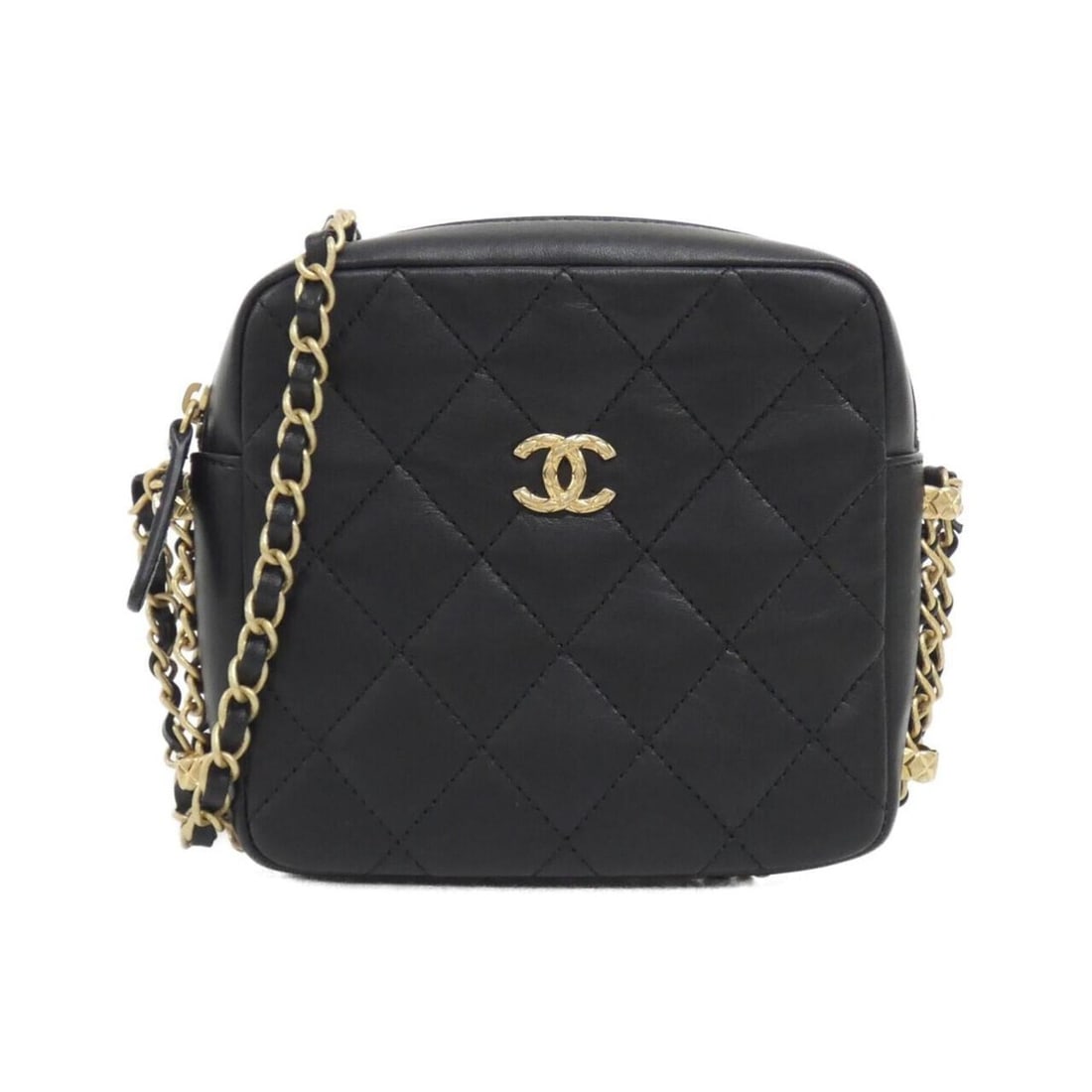 Chanel shoulder bag: --- Catalog ---Category: SizeSize (HxWxD): 14.5cm x 15.5cm x 5cm / 5.7'' x 6.1'' x 1.96''Category: DesignType: Shoulder bagColor: BlackGender: WomenMaterial: Leather Hardware Color: GoldLeather/Fur Ty