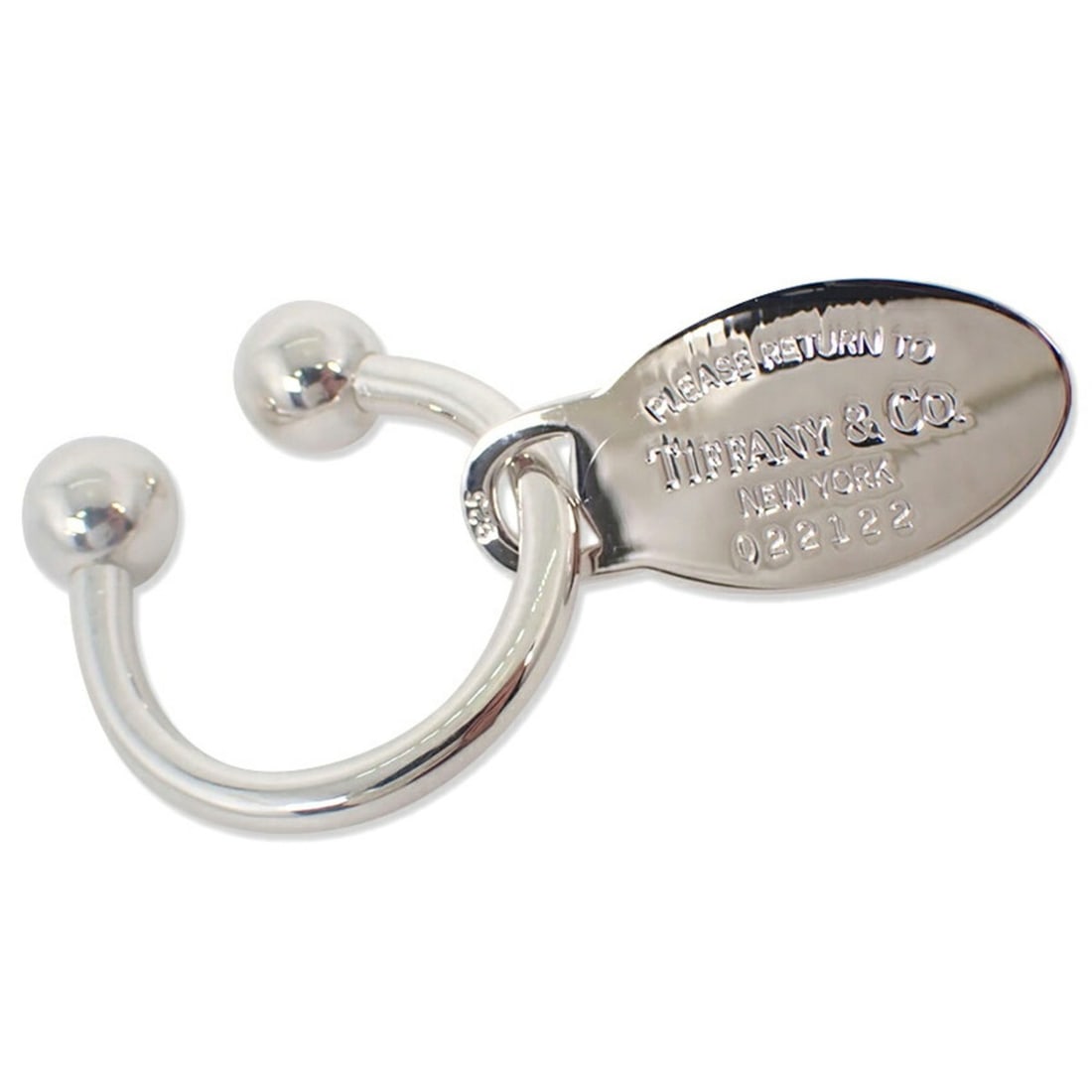 TIFFANY & Co. 925 Return to Tiffany Oval Tag Keyring: --- Catalog ---Category: SizeSize (HxWxD): 3.4cm x 3.07cm / 1.33'' x 1.2''Category: DesignType: KeyringGender: WomenMaterial: Sterling silver 925Category: GeneralBrand: Tiffany--- Item List ---Section