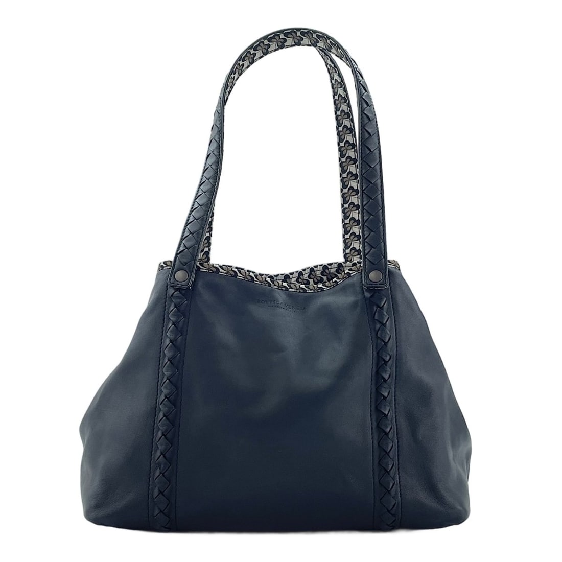 Bottega Veneta Intrecciato Tote Bag, Black: --- Catalog ---Category: SizeSize (HxWxD): 22cm x 31cm x 19cm / 8.66'' x 12.2'' x 7.48''Category: DesignType: Tote bagColor: BlackGender: WomenMaterial: Intrecciato Category: GeneralBrand: Bottega Ven