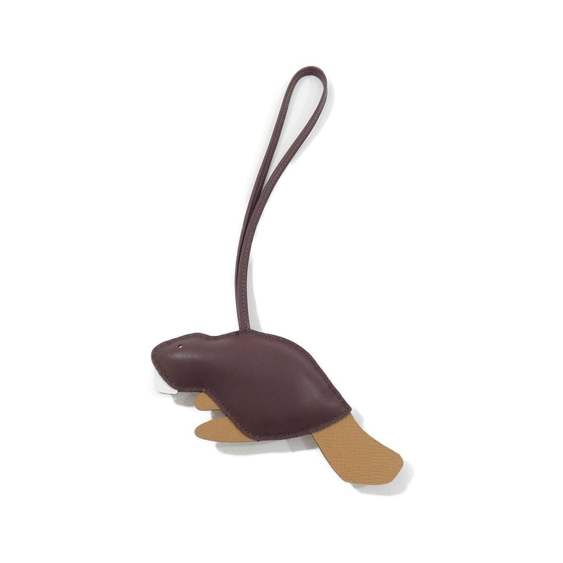 Hermes Beaver 1076918 Accessory Bag Charm: --- Catalog ---Category: SizeChain Length: 400.00mm / 15.75''Size (HxWxD): 65.00mm x 145.00mm / 2.56'' x 5.71''Category: DesignType: Handbag charmColor: WhiteGender: WomenMaterial: Agneau Milo, Epsom 