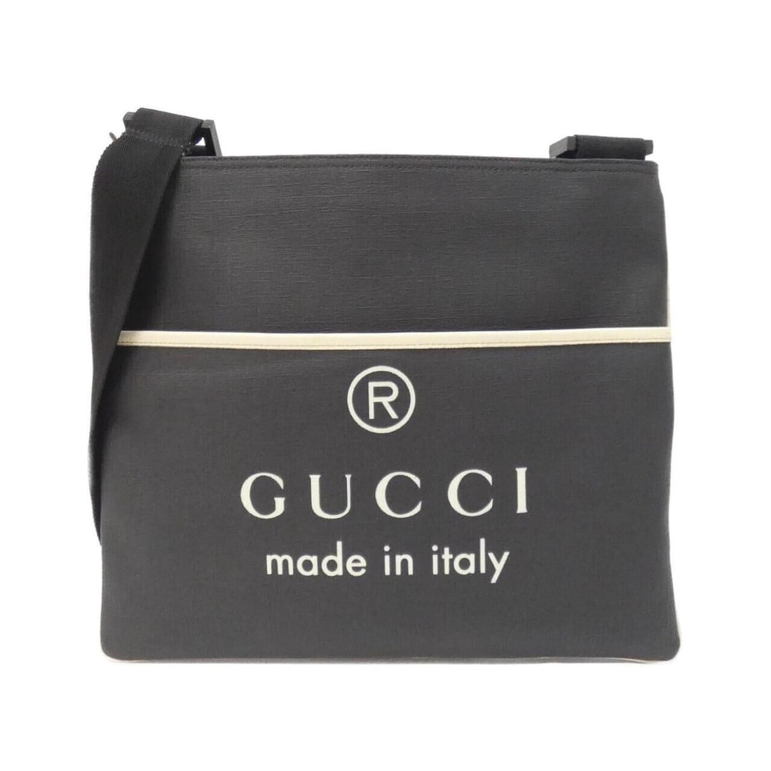 Gucci 162904 Shoulder Bag: --- Catalog ---Category: SizeWeight: 510g / 1.12lb.Size (HxWxD): 29cm x 35cm x 2cm / 11.41'' x 13.77'' x 0.78''Strap Length: 135cm / 53.14''Category: DesignType: Shoulder bagColor: Black, WhiteGender: