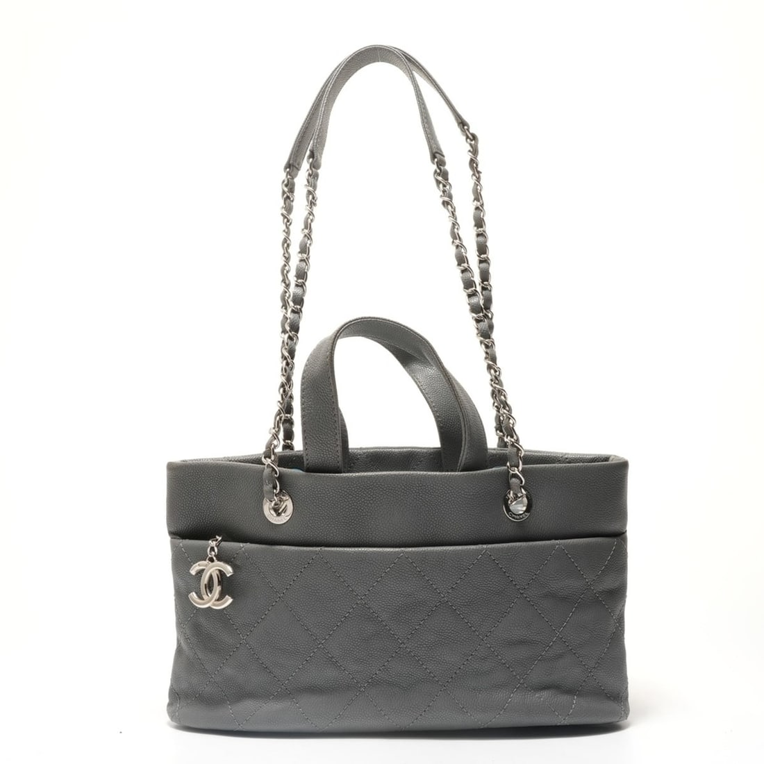 Chanel CHANEL Caviar Matelassé CC Logo Shoulder Bag, Gray: --- Catalog ---Category: SizeHandle Drop: 10.00cm / 3.94''Size (HxWxD): 18cm x 32cm x 9cm / 7.08'' x 12.59'' x 3.54''Strap Length: 75cm / 29.52''Category: DesignType: Shoulder bagColor: GrayGender: Wo