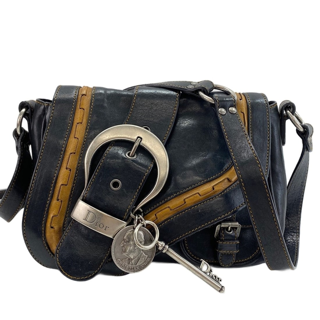 Christian Dior Gaucho Mini Shoulder Bag, Black: --- Catalog ---Category: SizeSize (HxWxD): 17cm x 22.5cm x 12cm / 6.69'' x 8.85'' x 4.72''Strap Length: 122cm - 135cm / 48.03'' - 53.14''Category: DesignType: Shoulder bagColor: BlackGender: WomenClos