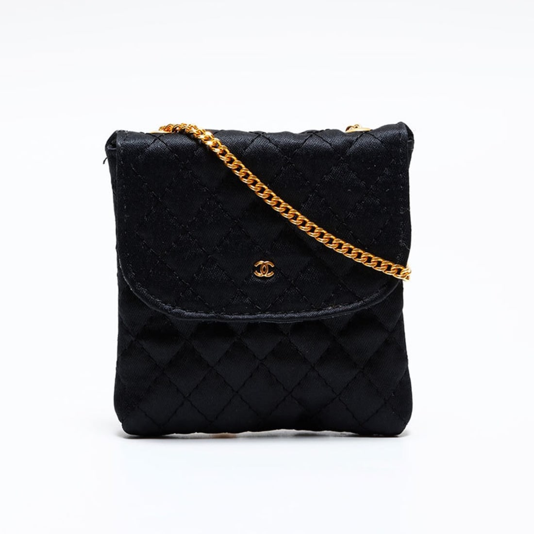 Chanel satin mini bag with chain necklace, shoulder bag, black.: --- Catalog ---Category: SizeSize (HxWxD): 8cm x 8cm x 1cm / 3.14'' x 3.14'' x 0.39''Strap Length: 76cm / 29.92''Category: DesignType: Shoulder bagColor: BlackGender: WomenMaterial: Satin Category: Ge