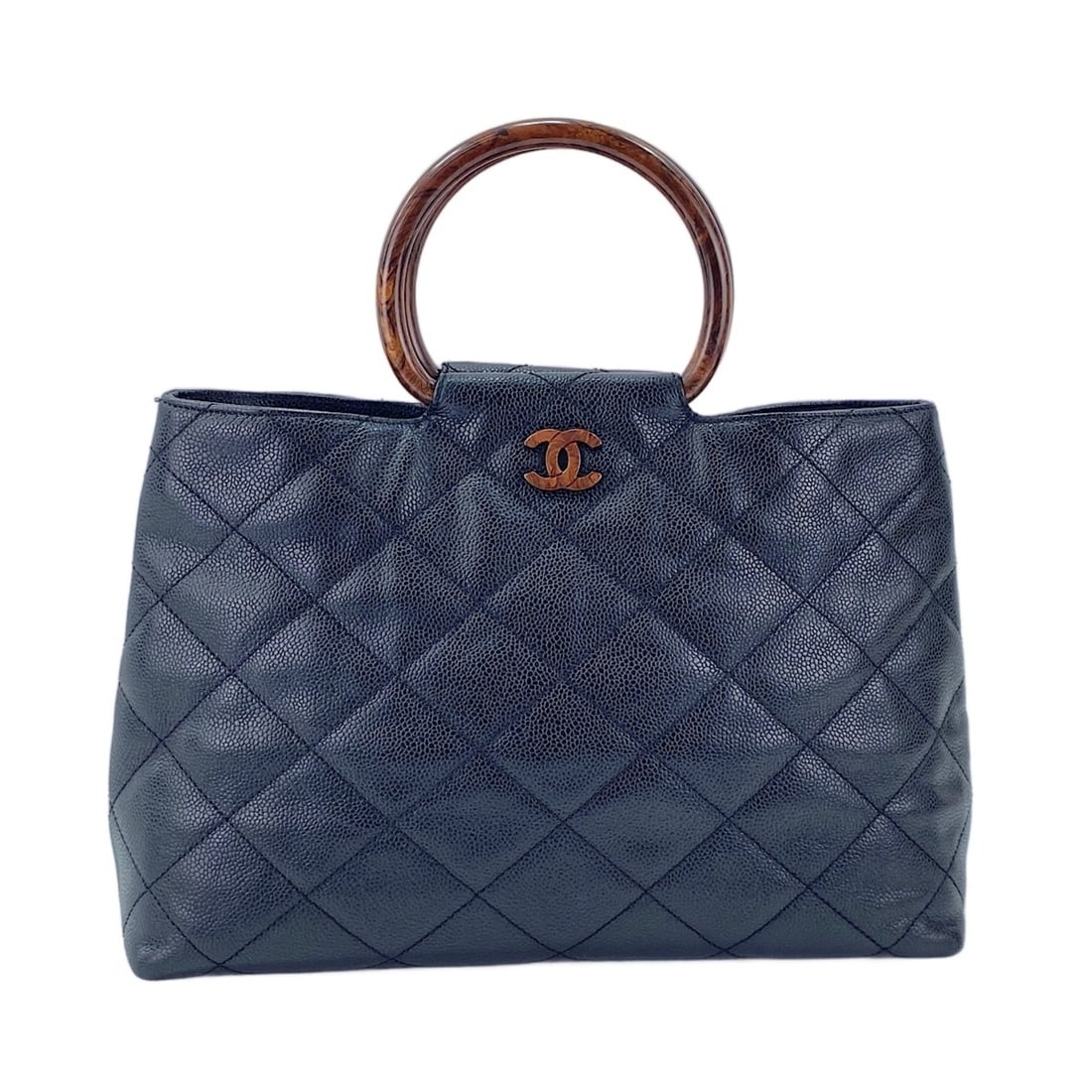 Chanel Matelassé handbag, black: --- Catalog ---Category: SizeSize (HxWxD): 25cm x 35cm x 12cm / 9.84'' x 13.77'' x 4.72''Category: DesignType: HandbagColor: BlackGender: WomenCategory: GeneralBrand: ChanelCountry of Origin: France--