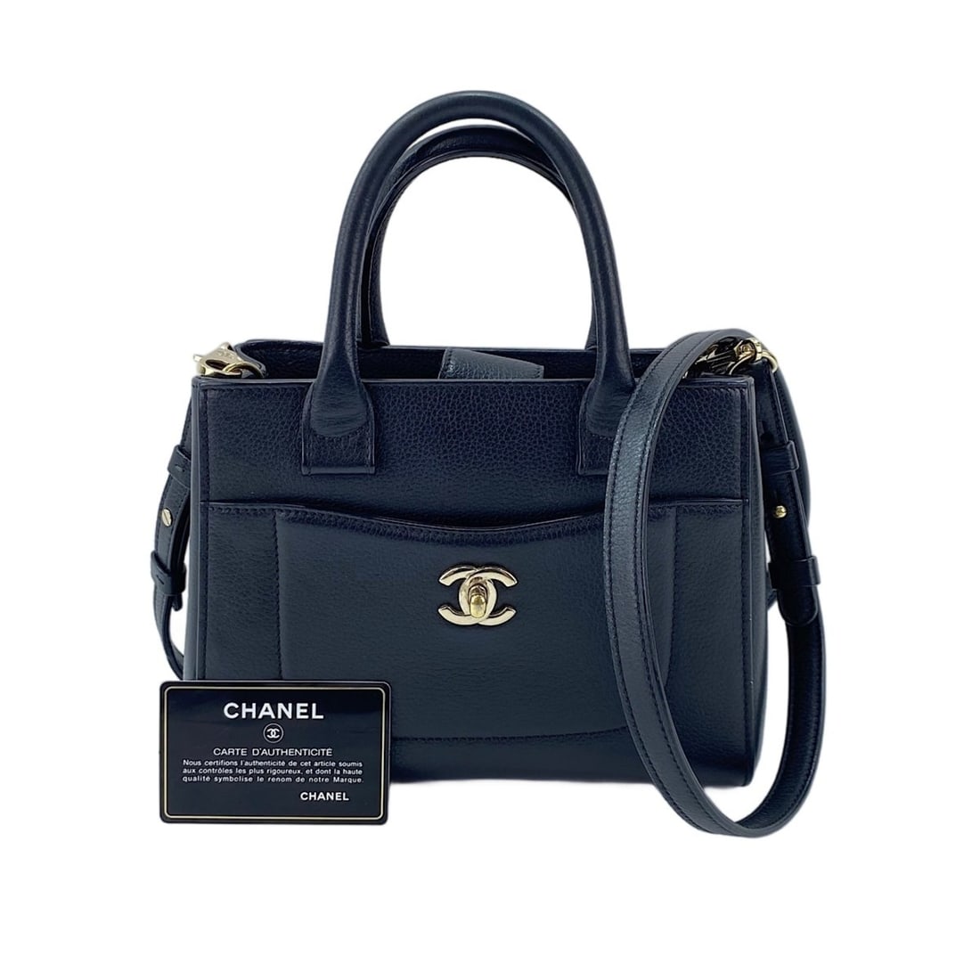 Chanel Neo Executive Handbag, Black: --- Catalog ---Category: SizeSize (HxWxD): 17cm x 22cm x 10cm / 6.69'' x 8.66'' x 3.93''Category: DesignType: HandbagColor: BlackGender: WomenCategory: GeneralBrand: Chanel--- Item List ---Section: Co