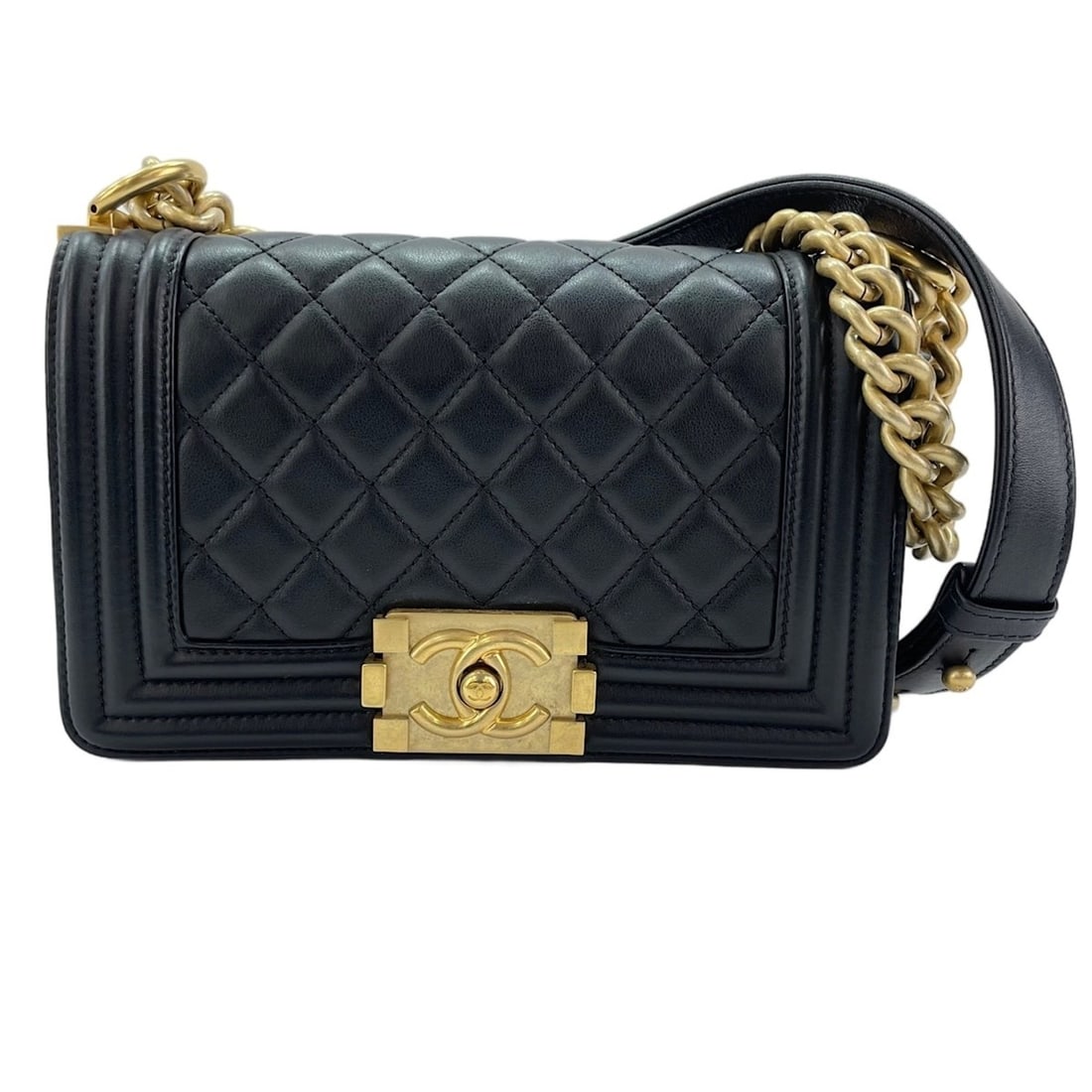 Chanel Boy Shoulder Bag, Black: --- Catalog ---Category: SizeSize (HxWxD): 12cm x 18cm x 6cm / 4.72'' x 7.08'' x 2.36''Category: DesignType: Shoulder bagColor: BlackGender: WomenCategory: GeneralBrand: ChanelCountry of Origin: Franc