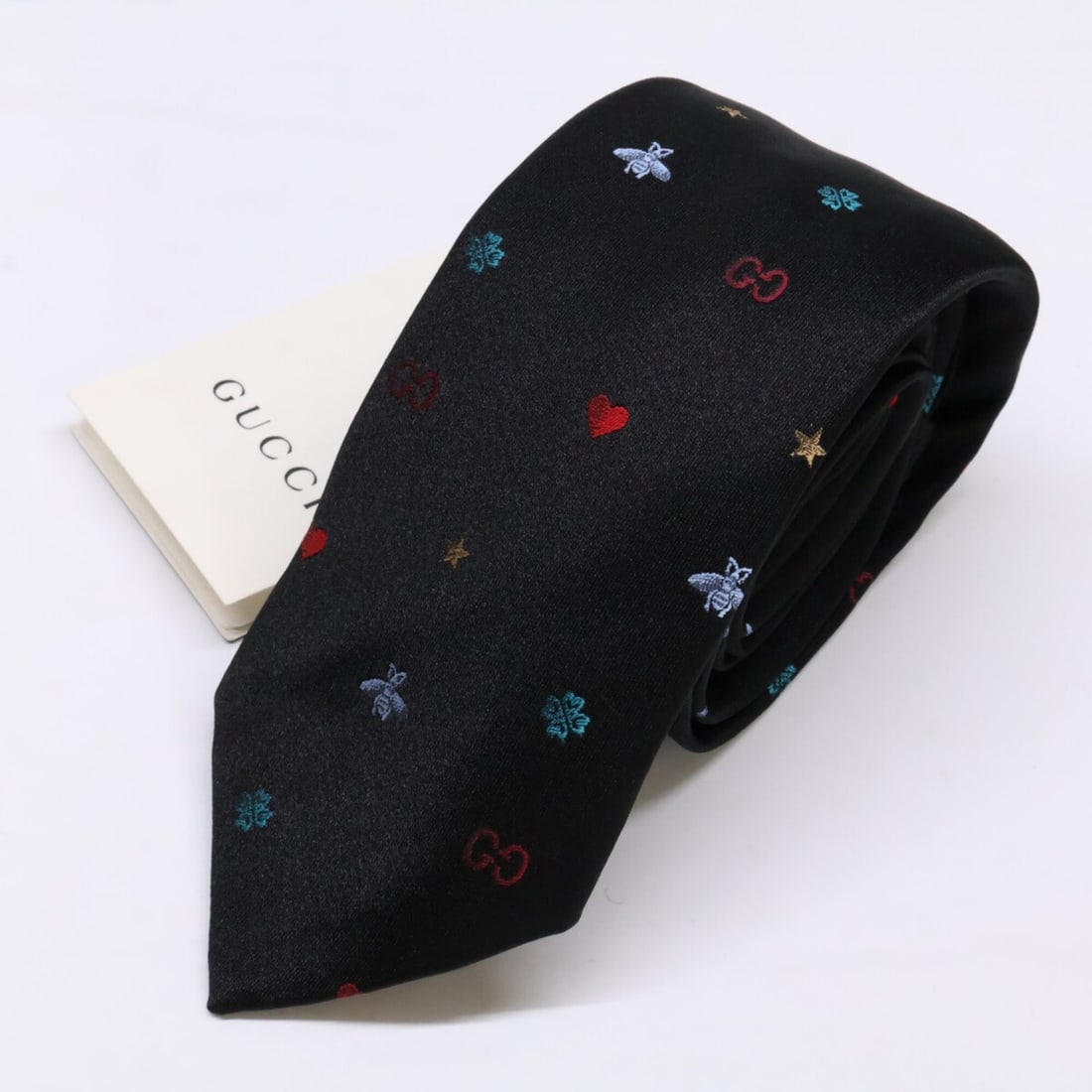 GUCCI 571819 4E002 SYMBOLS Motif Design Silk Narrow Tie, Black Multicolor, Men's: --- Catalog ---Category: SizeWidth: 7cm / 2.75''Total Length: 151cm / 59.44''Category: DesignType: Skinny tieColor: Black, Multi-colorGender: MenMaterial: Silk Category: GeneralBrand: Gucci--- Item Li